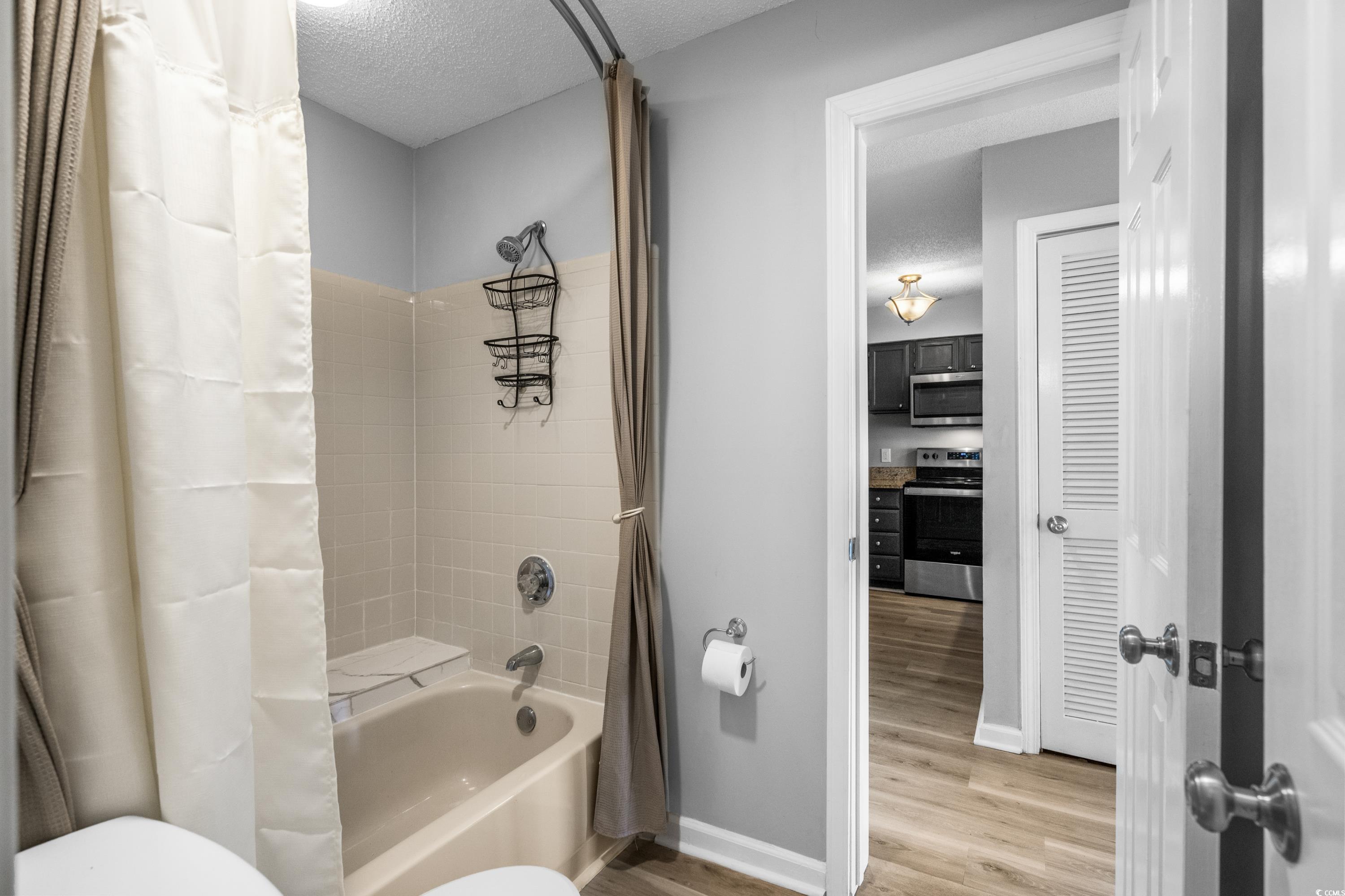 4560 Greenbriar Dr. Property Photo 18