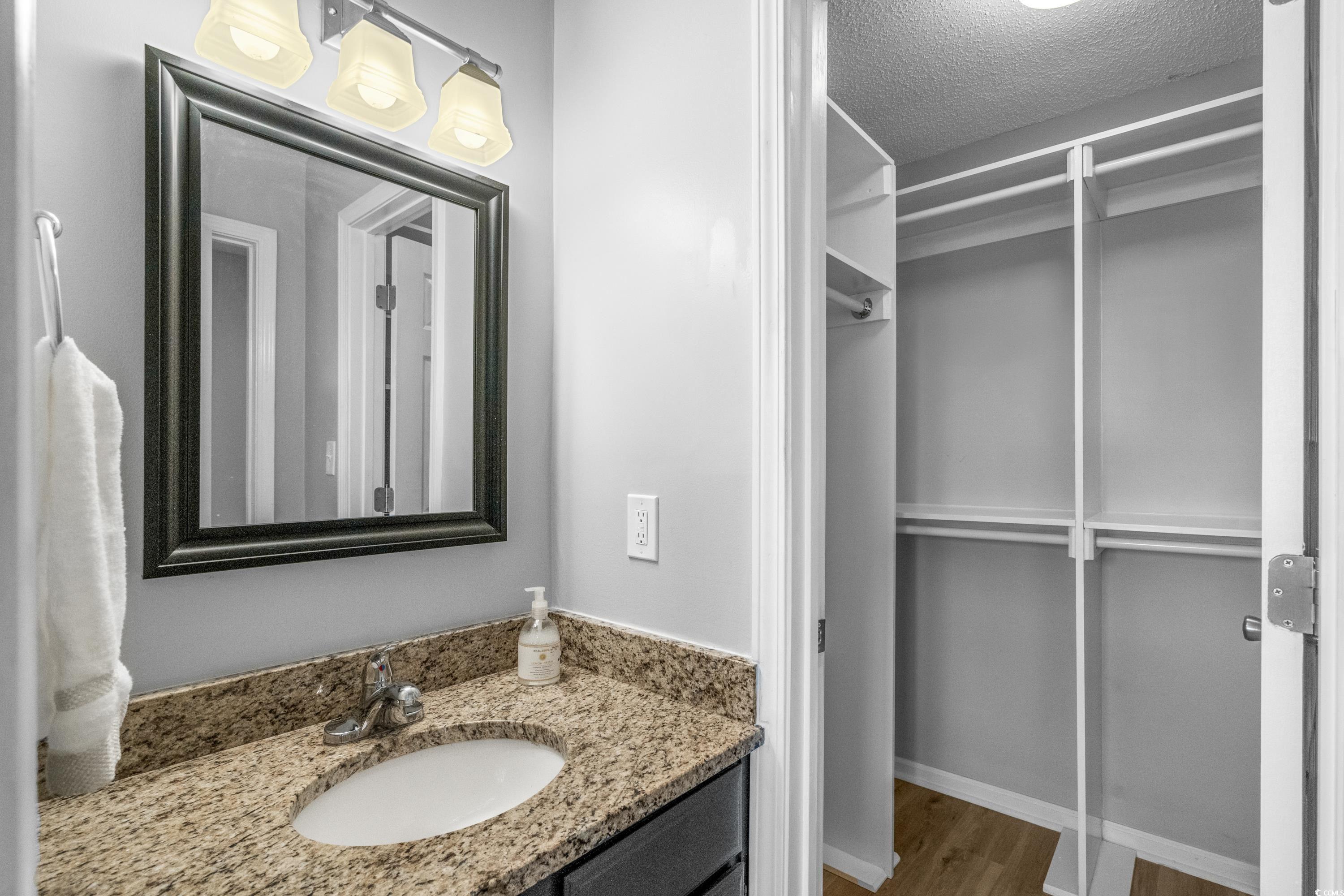 4560 Greenbriar Dr. Property Photo 20