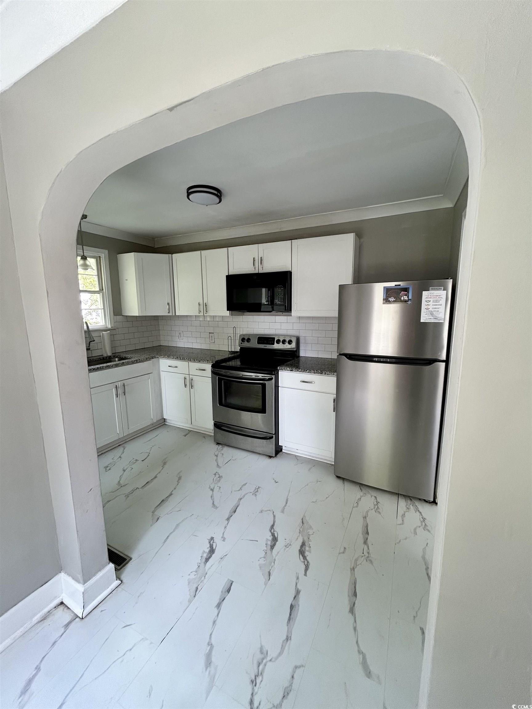 425 Patmar Square Property Photo 6