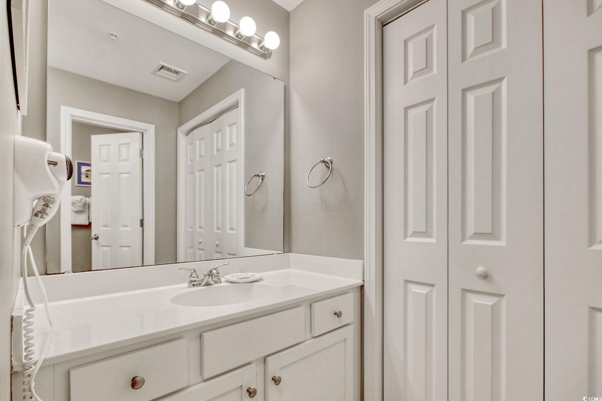 415 Ocean Creek Dr. Property Photo 6