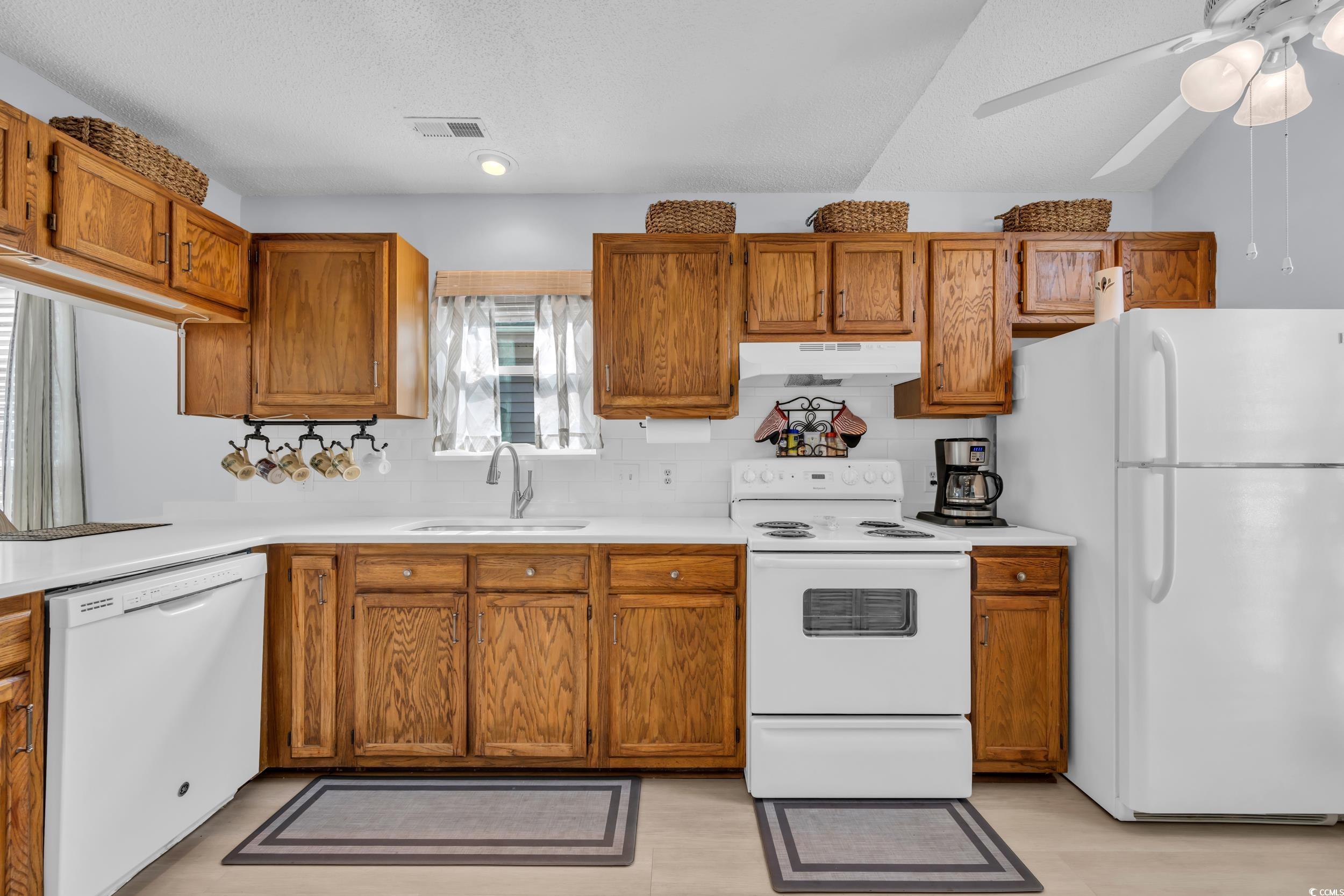 6710 Wisteria Dr. Property Photo 5