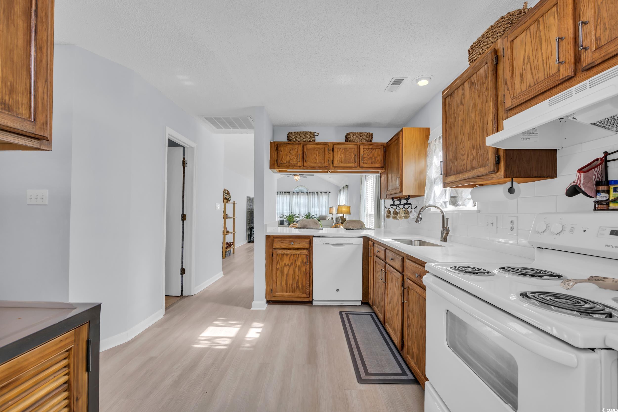 6710 Wisteria Dr. Property Photo 6