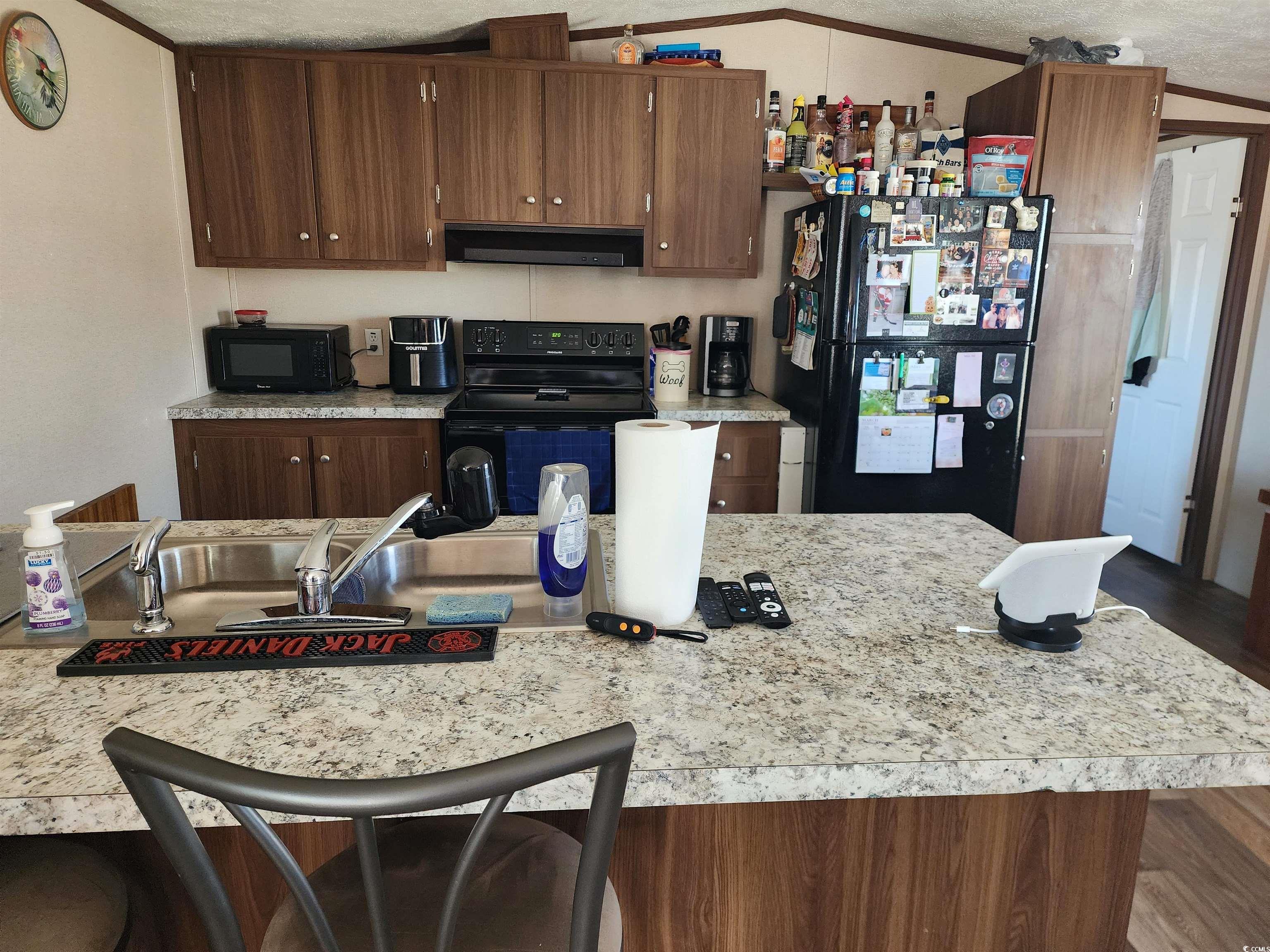 373 Hangar Ct. Property Photo 4