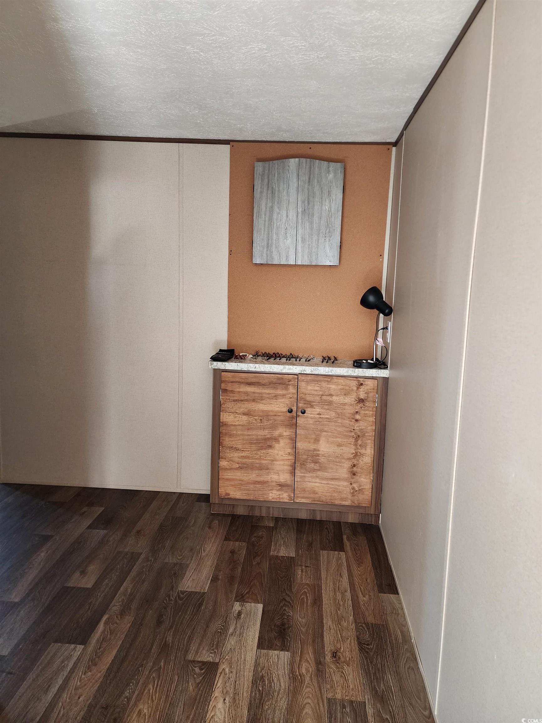 373 Hangar Ct. Property Photo 14