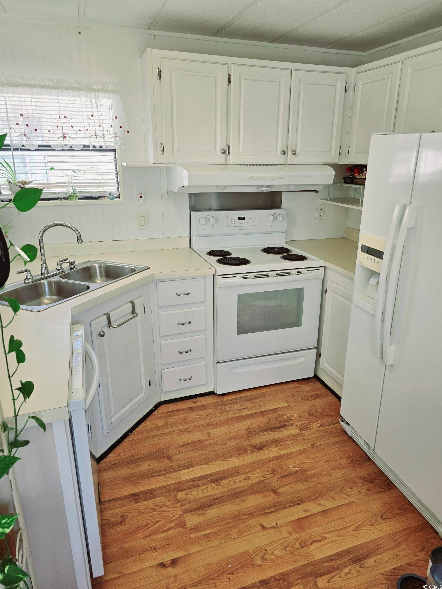 350 Ocean Breeze Dr. Property Photo 18