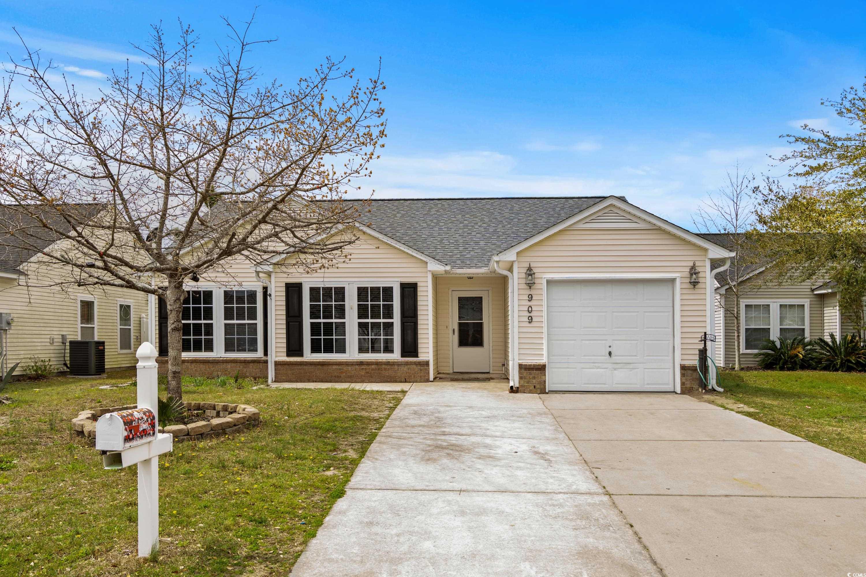909 Bur Oak Ct. Property Photo 2