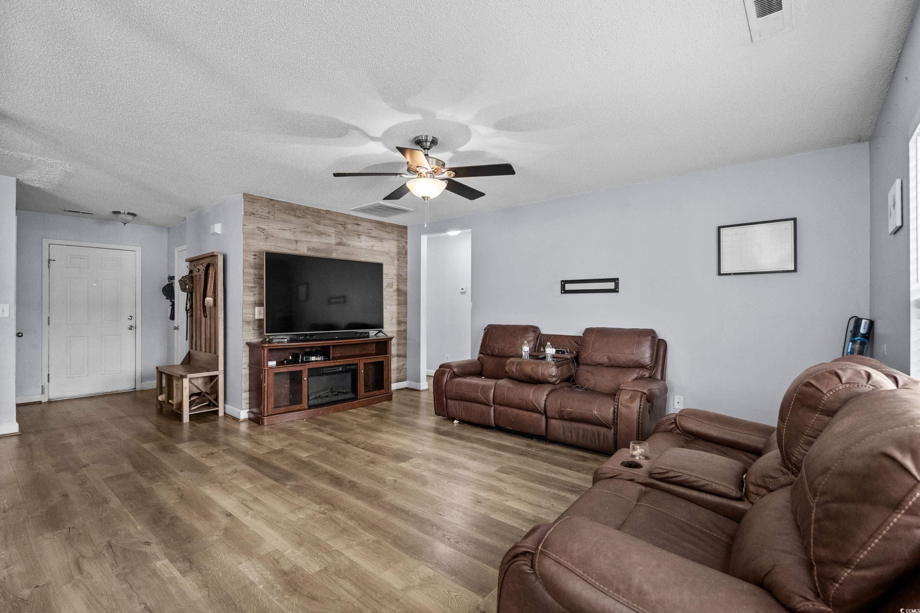 909 Bur Oak Ct. Property Photo 7