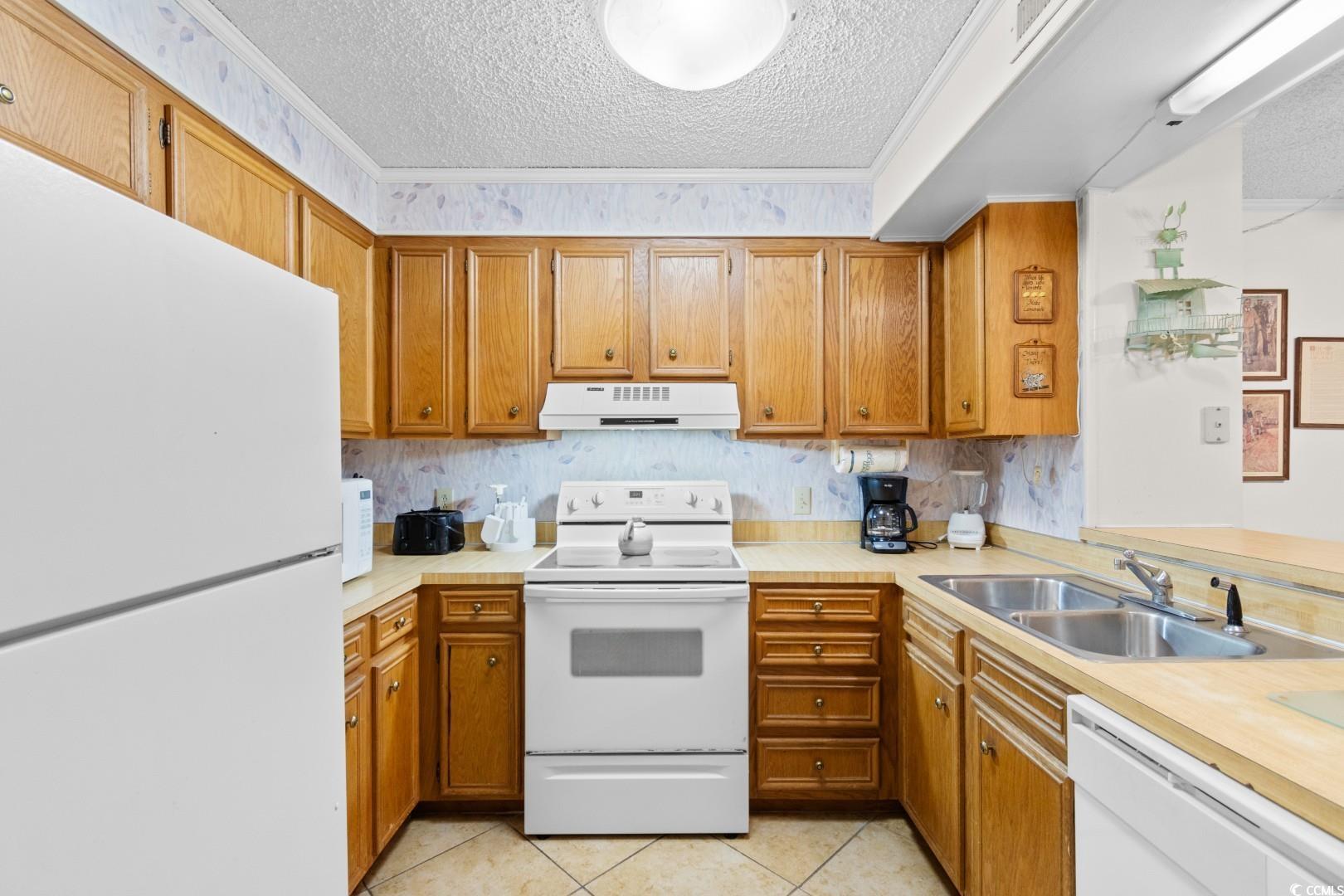 9570 Shore Dr. Property Photo 5
