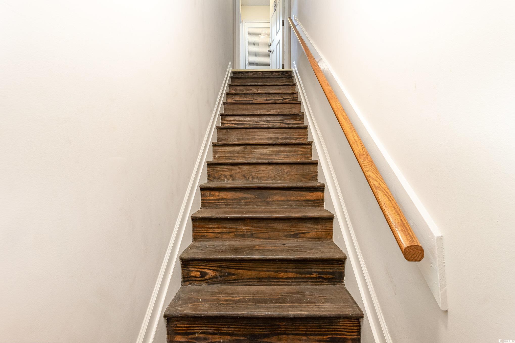 1860 Auburn Ln. Property Photo 5