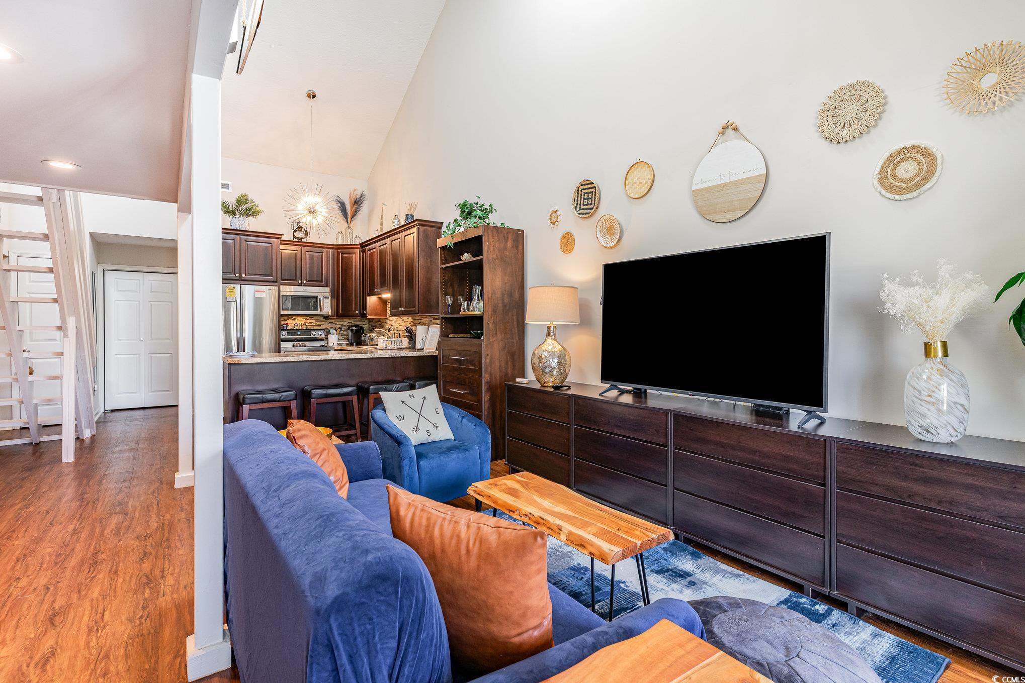 1860 Auburn Ln. Property Photo 8