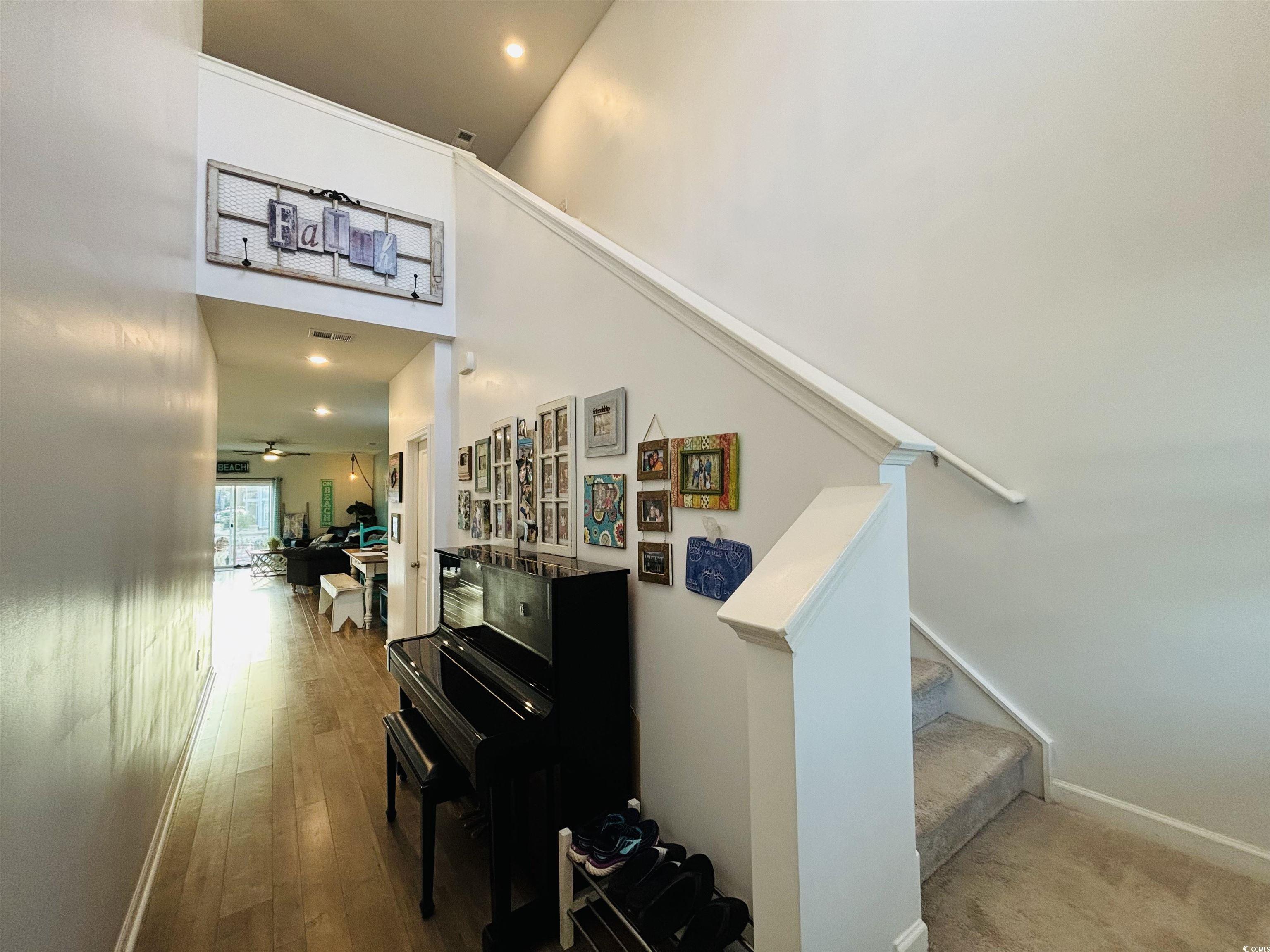 187 S Reindeer Rd. Property Photo 3