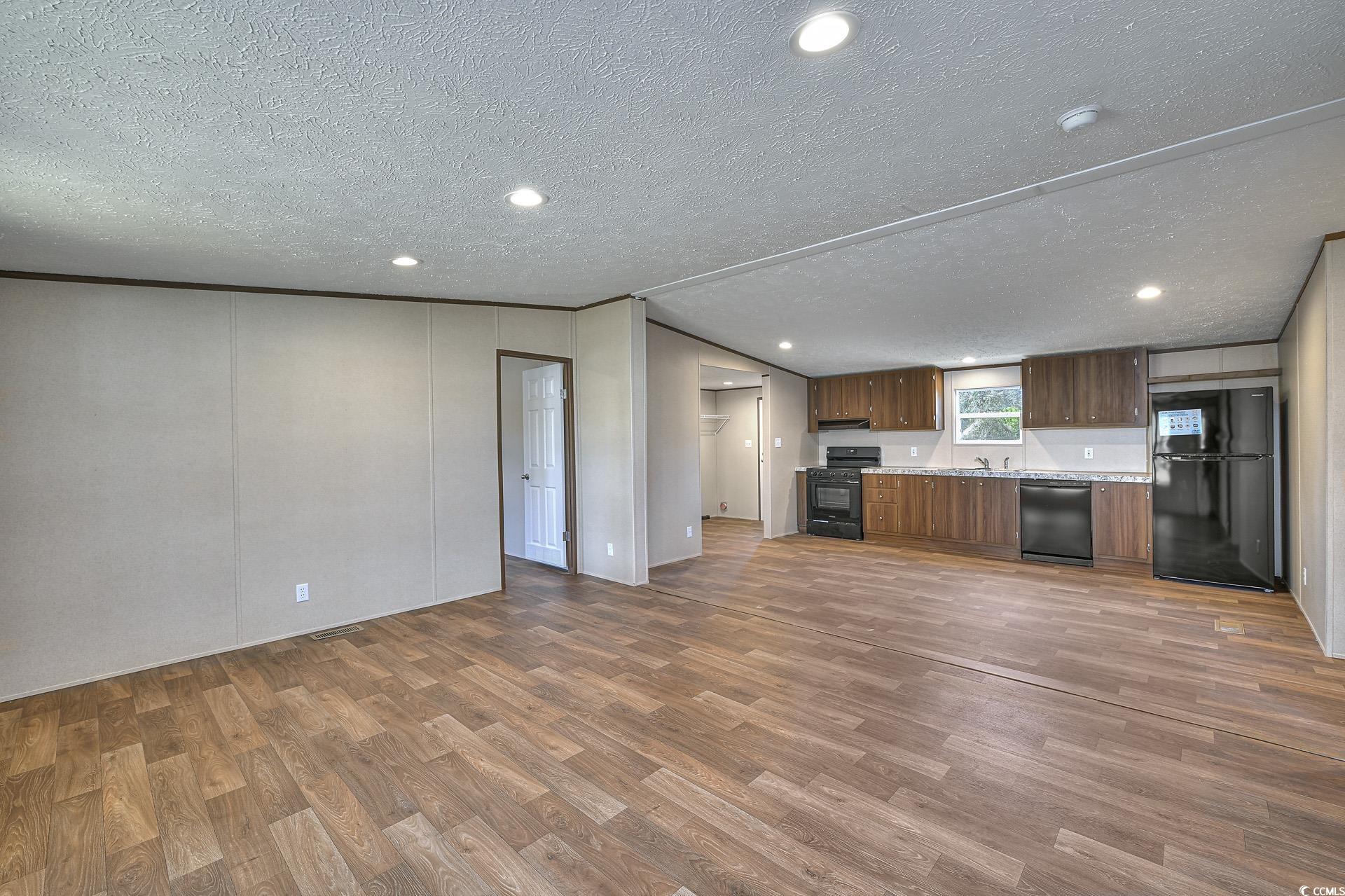 2707a Prince St. Property Photo 6