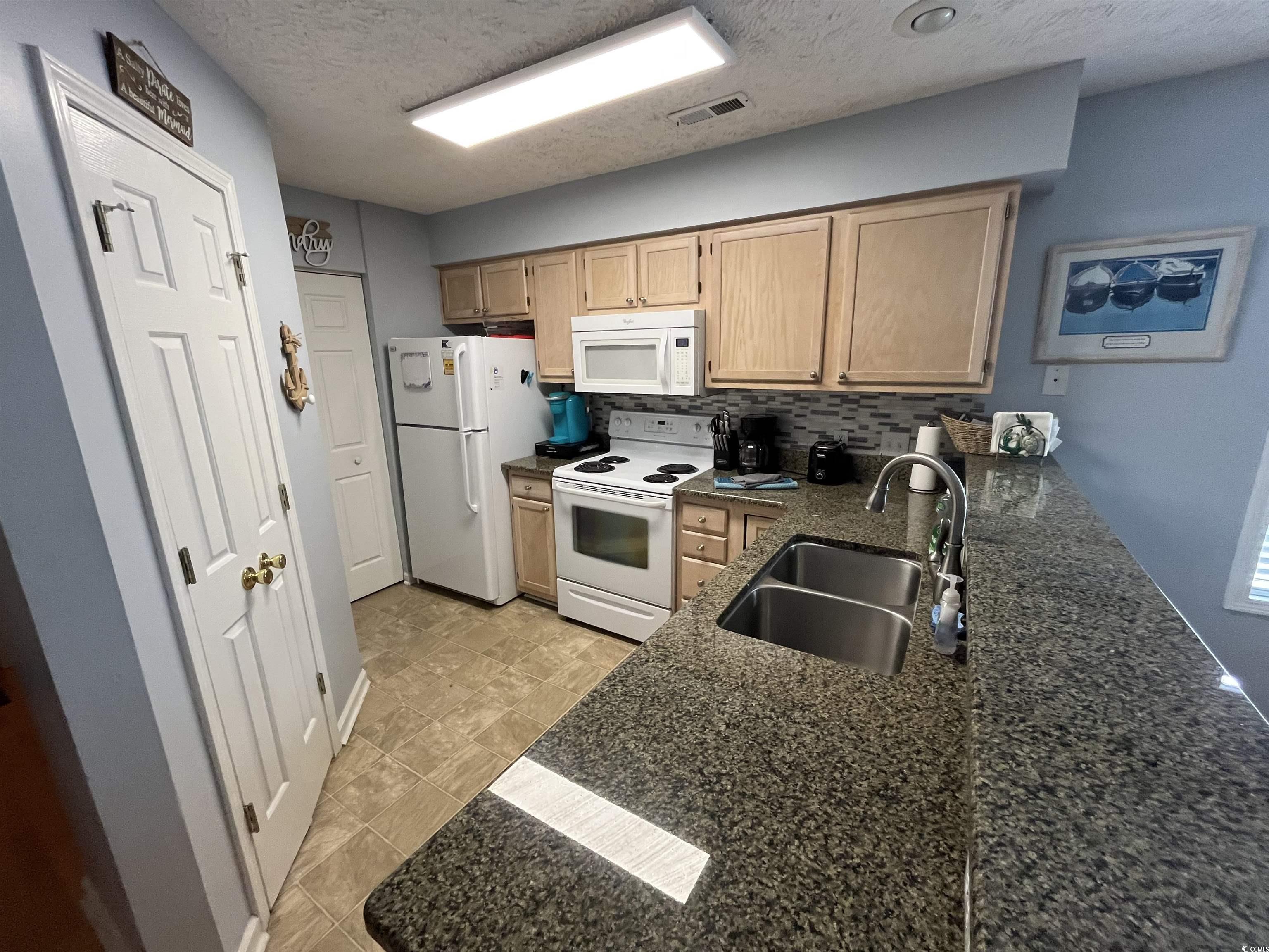 569 Blue River Ct. Property Photo 3
