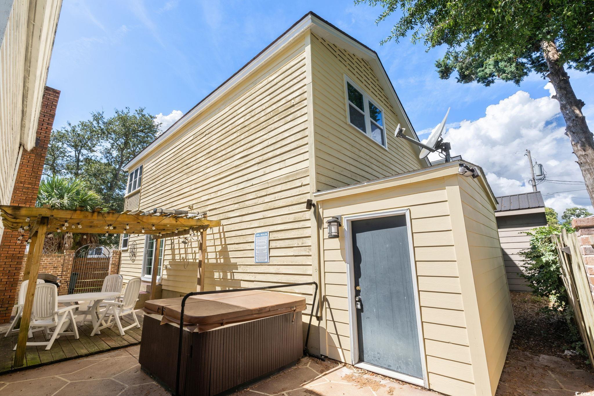 1521 Edge Dr. Property Photo 5