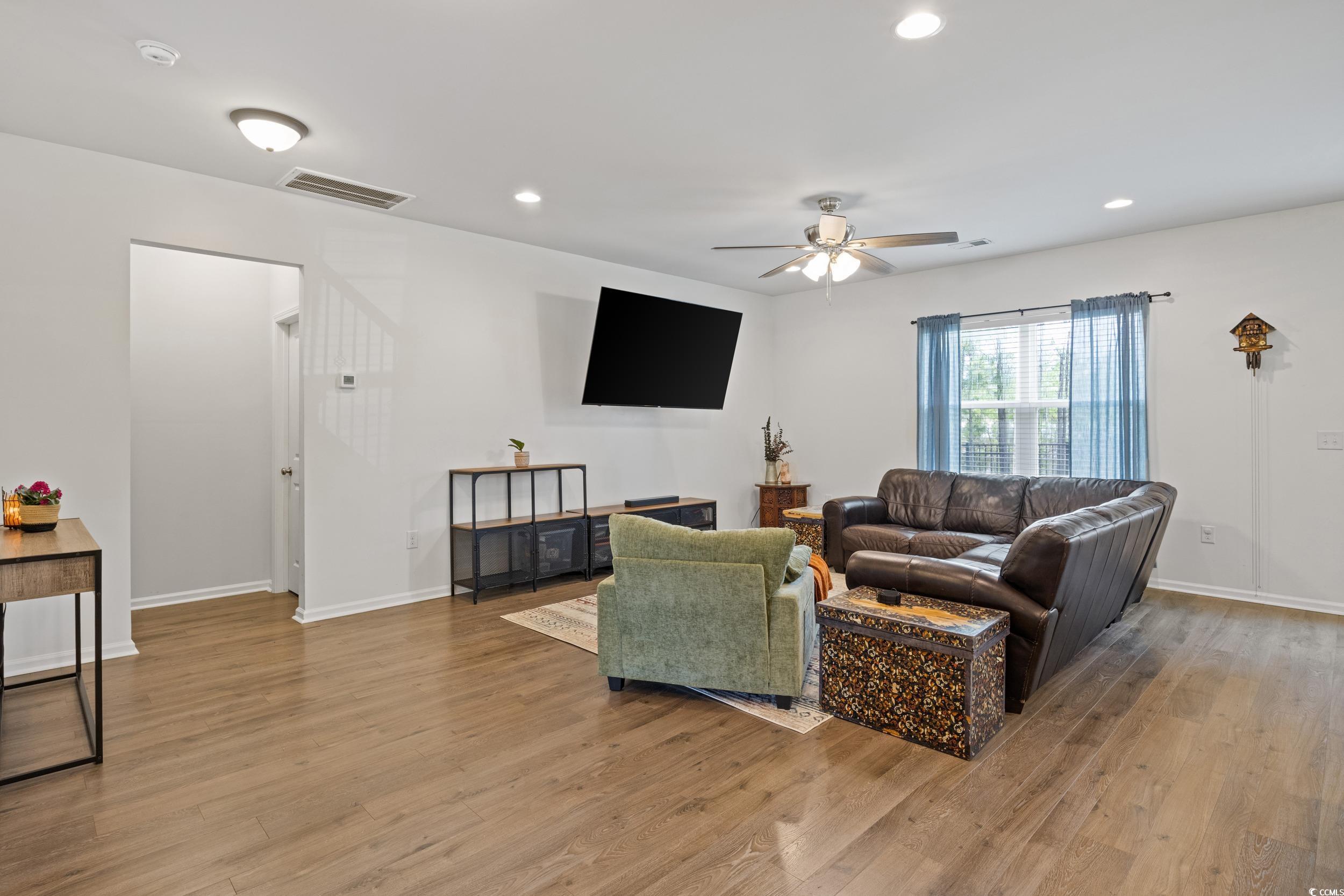 808 Wild Leaf Loop Property Photo 3