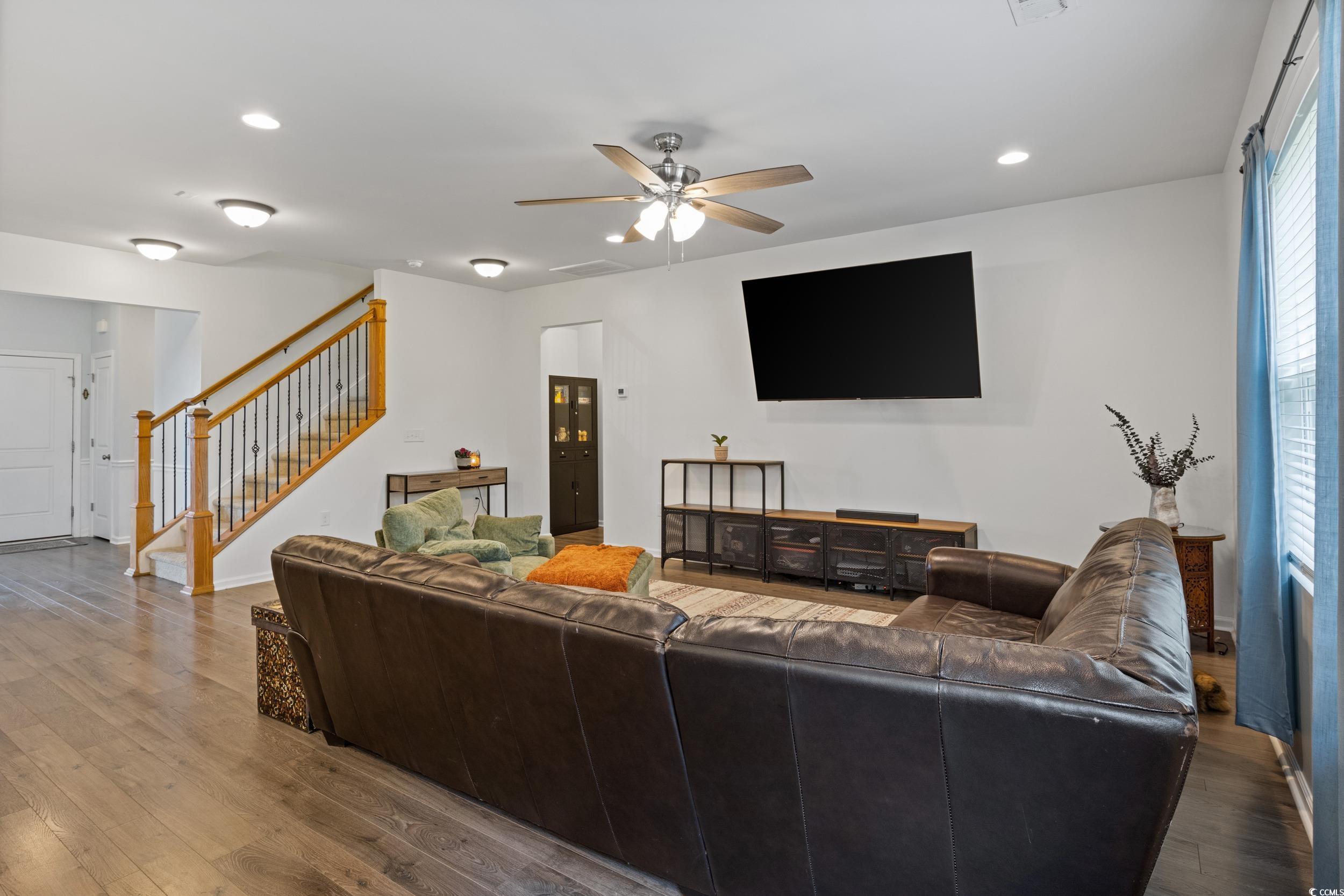 808 Wild Leaf Loop Property Photo 4