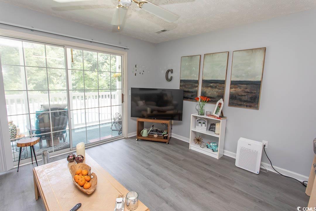 646 Tupelo Ln. Property Photo 5