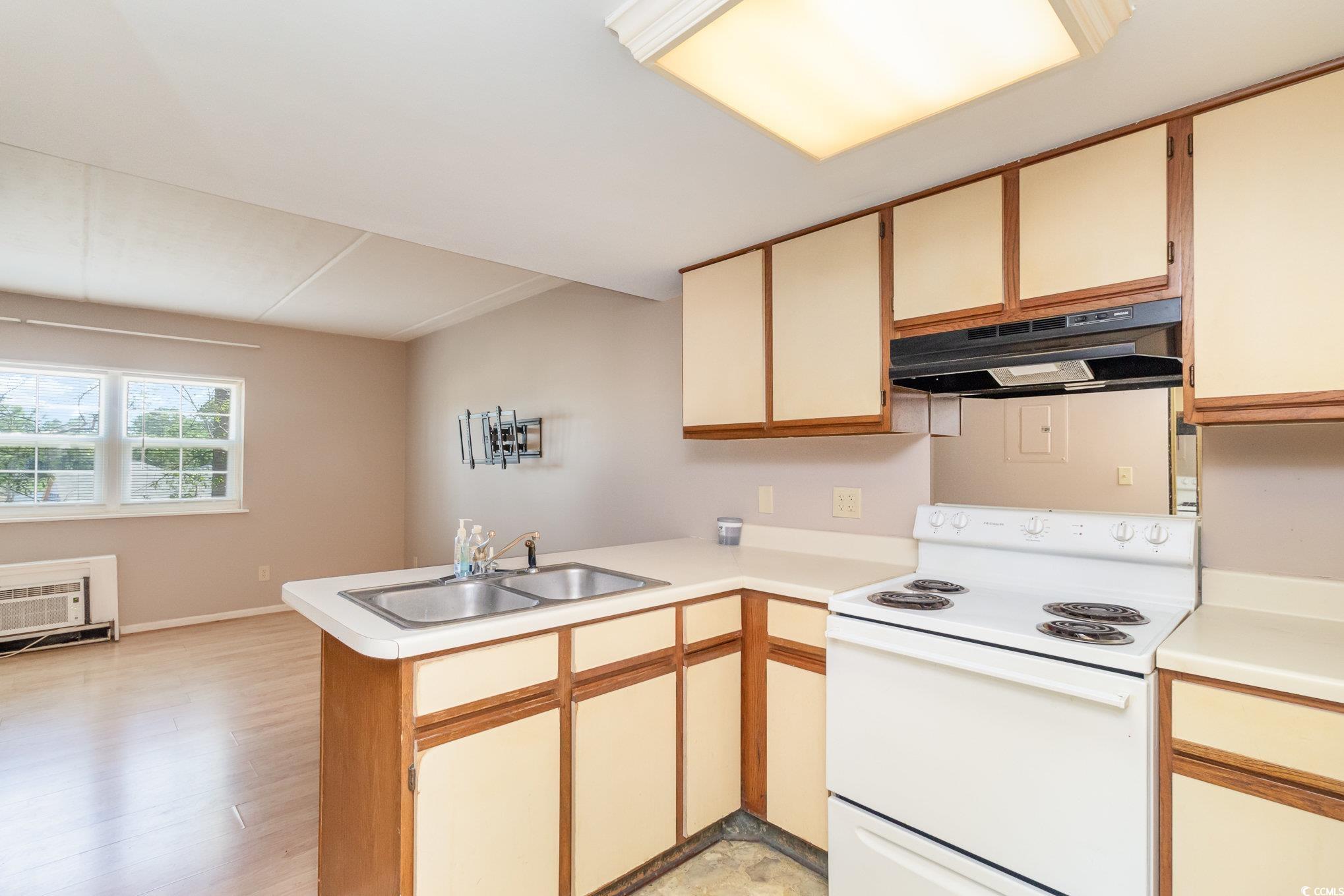 6850 Blue Heron Blvd. Property Photo 15