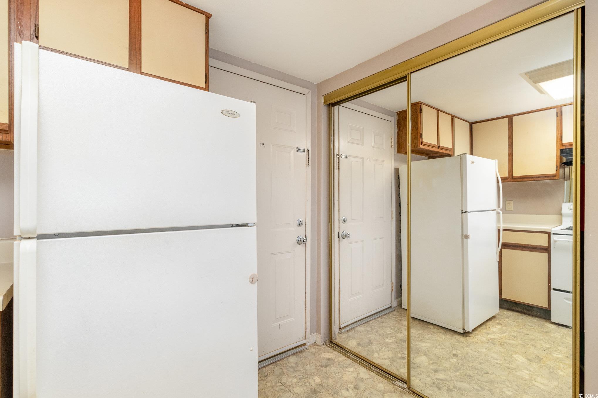 6850 Blue Heron Blvd. Property Photo 17