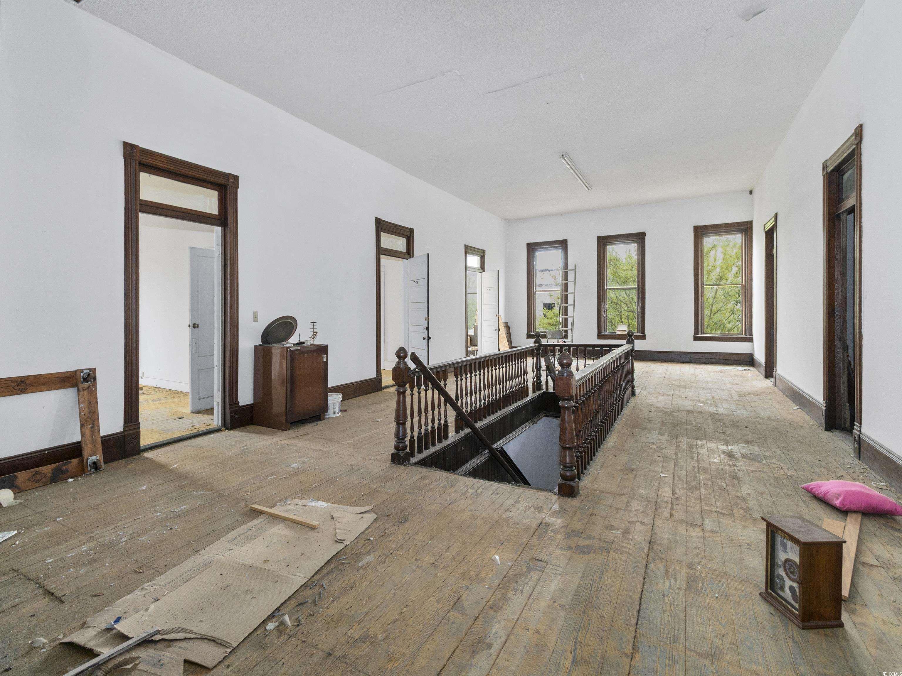241 N Main St. Property Photo 32
