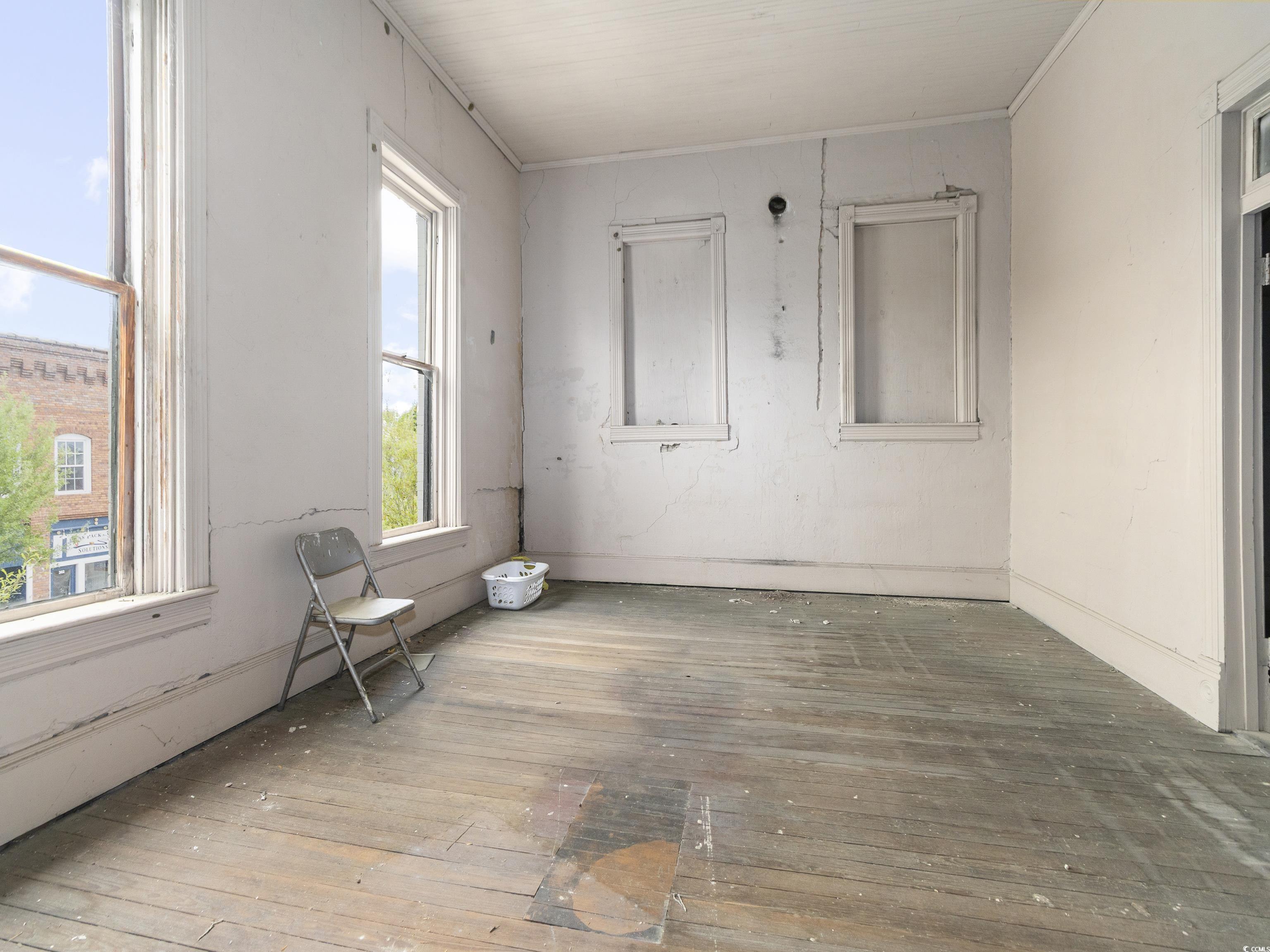 241 N Main St. Property Photo 34