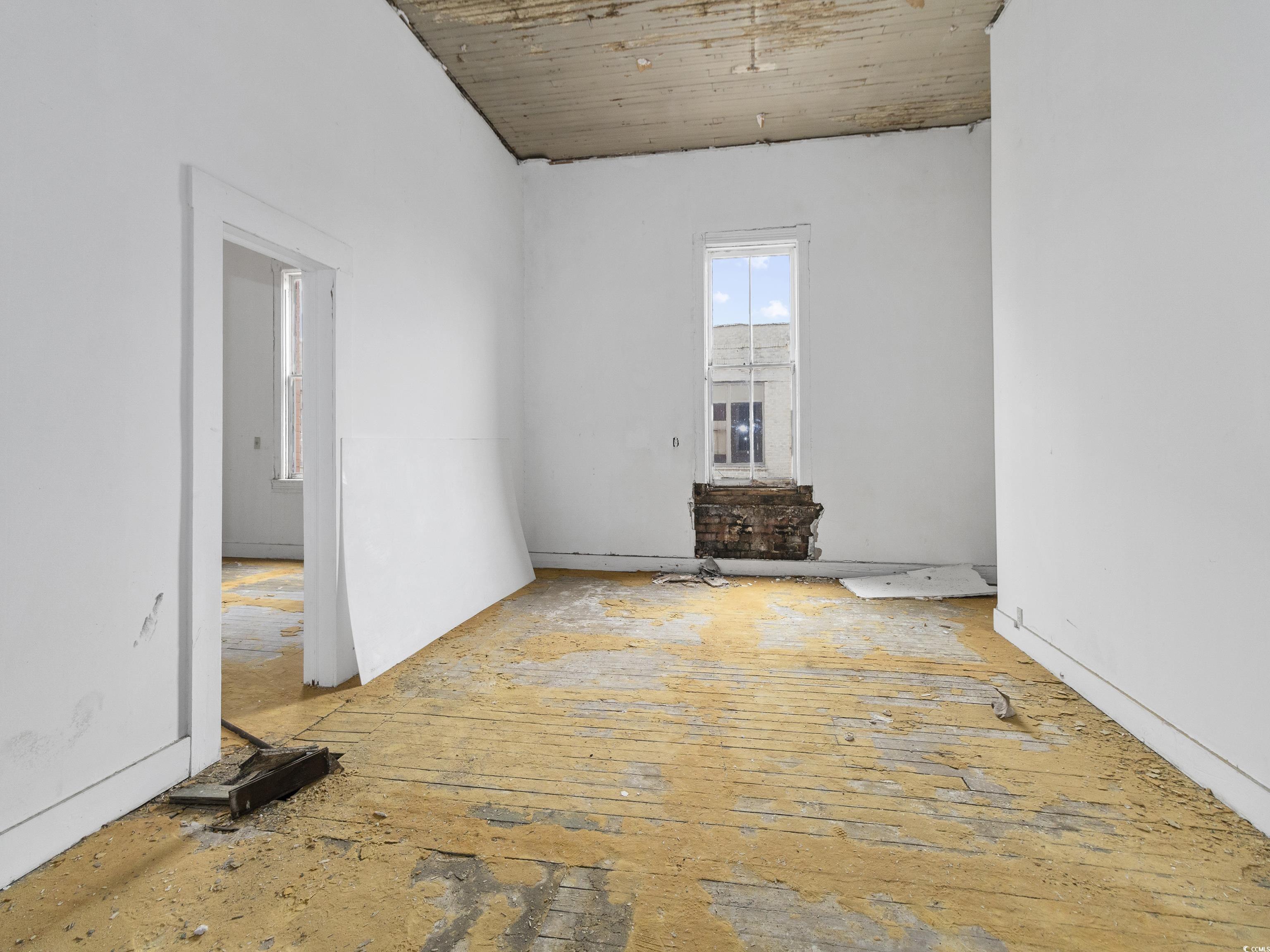 241 N Main St. Property Photo 36