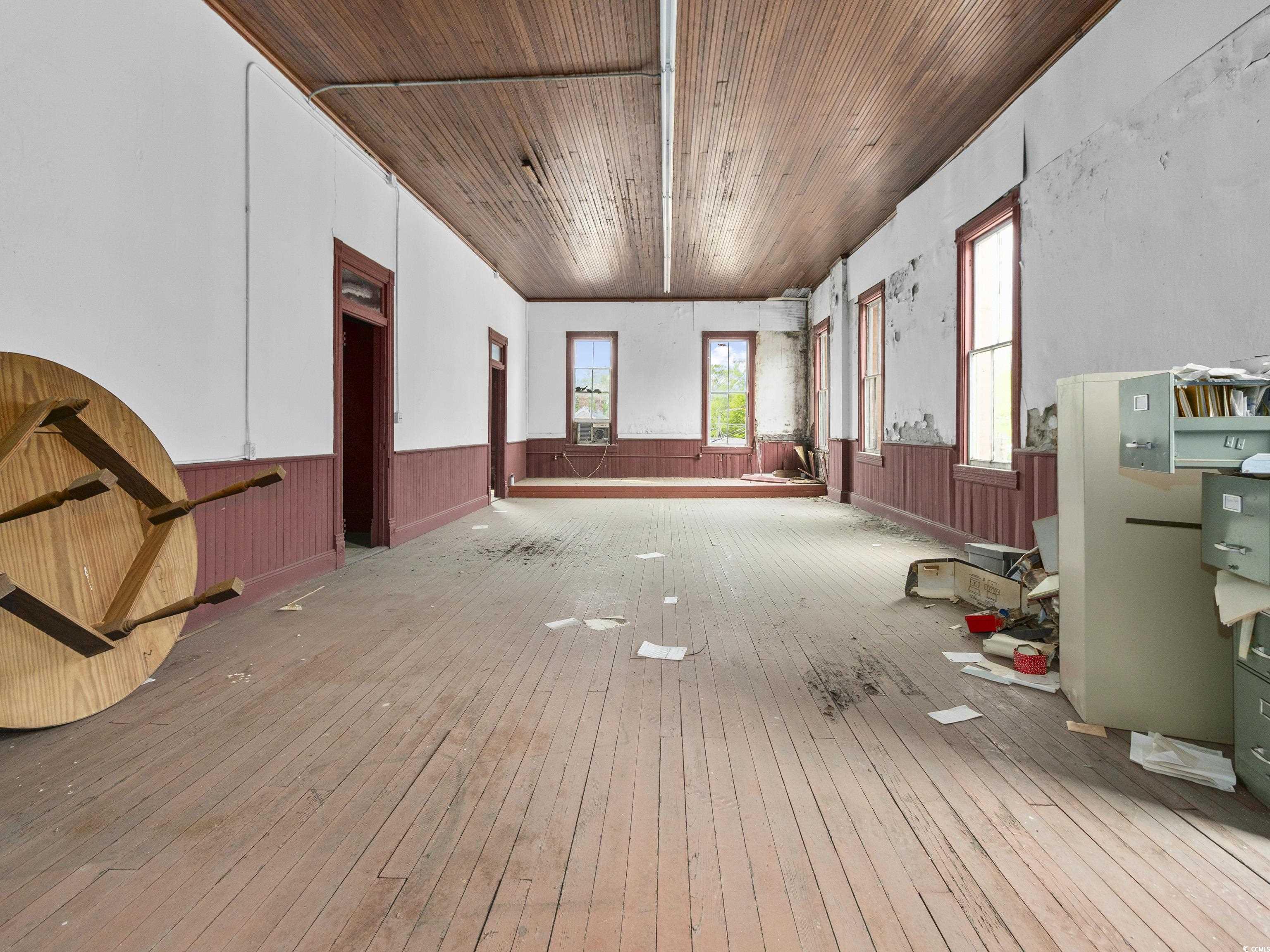 241 N Main St. Property Photo 38