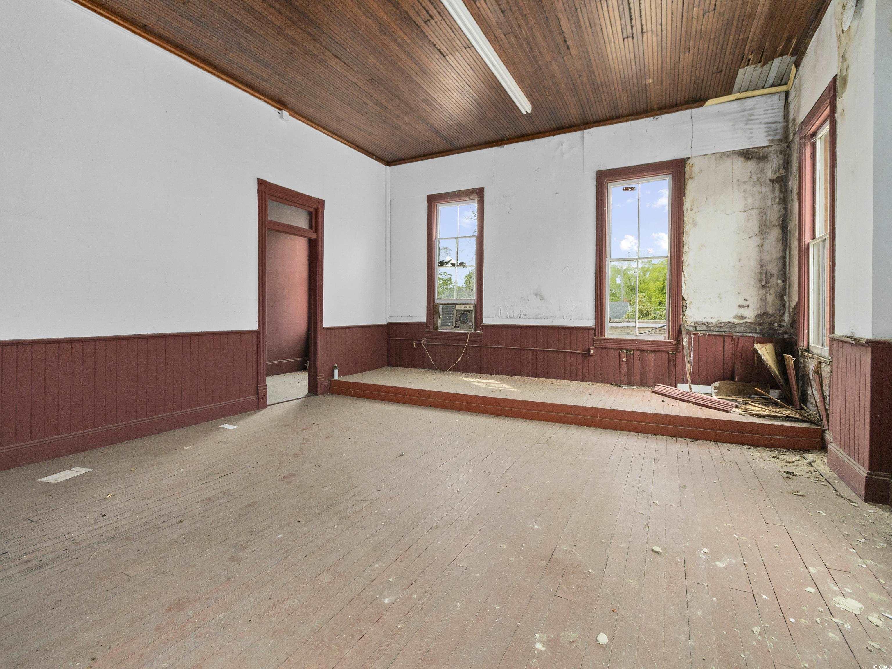 241 N Main St. Property Photo 39