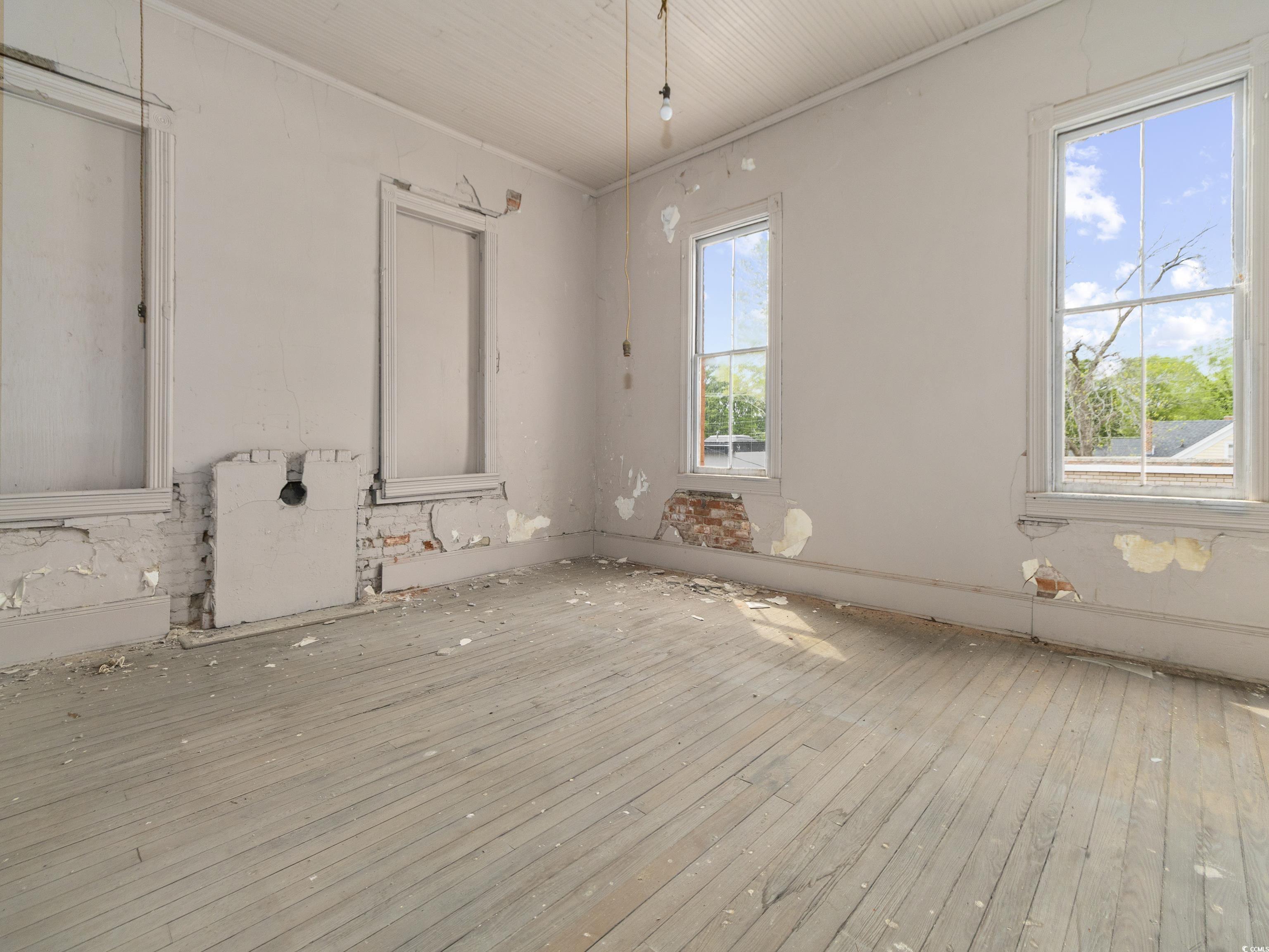 241 N Main St. Property Photo 40