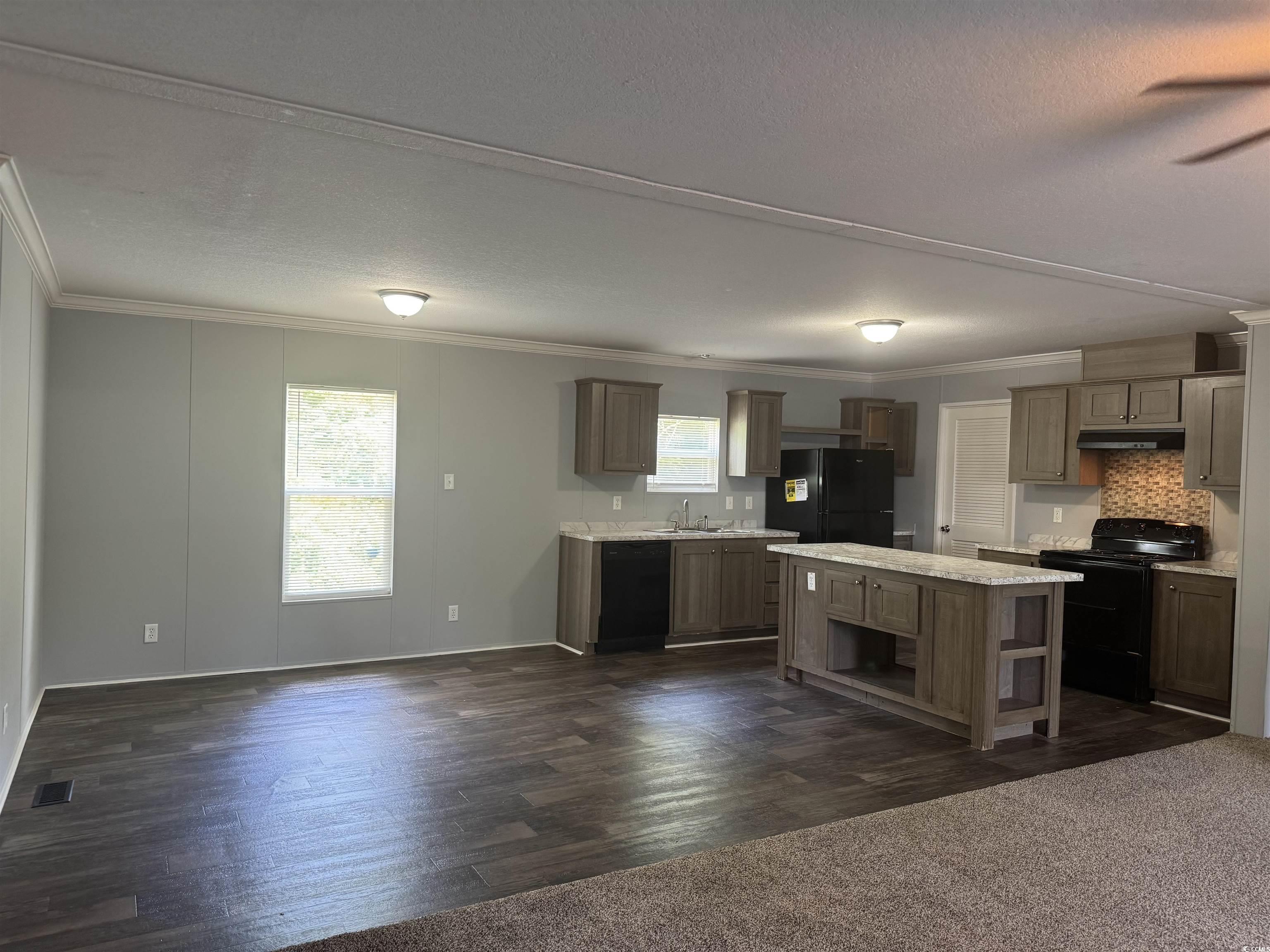 42 Hollywood Ave. Property Photo 9