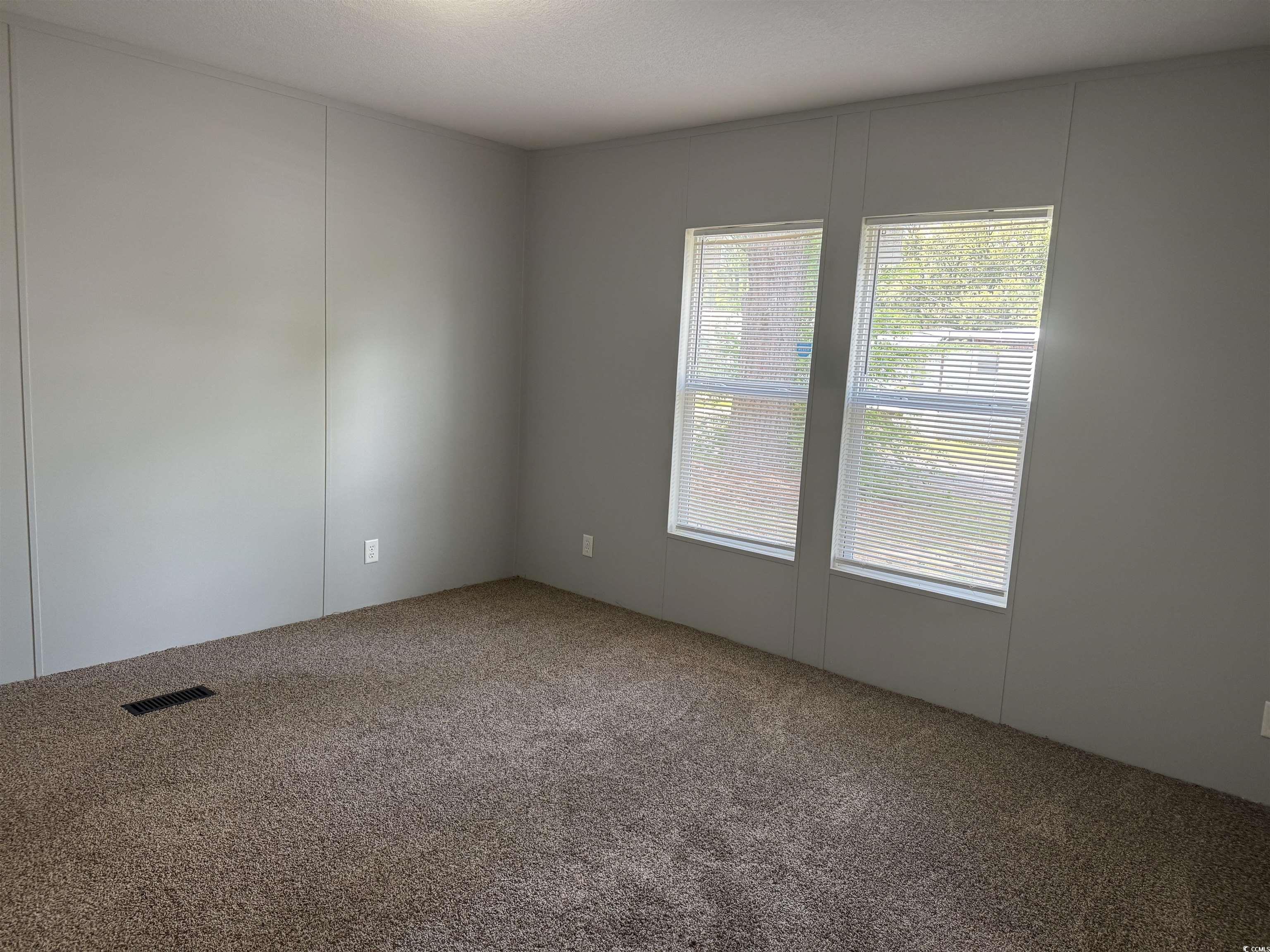 42 Hollywood Ave. Property Photo 10