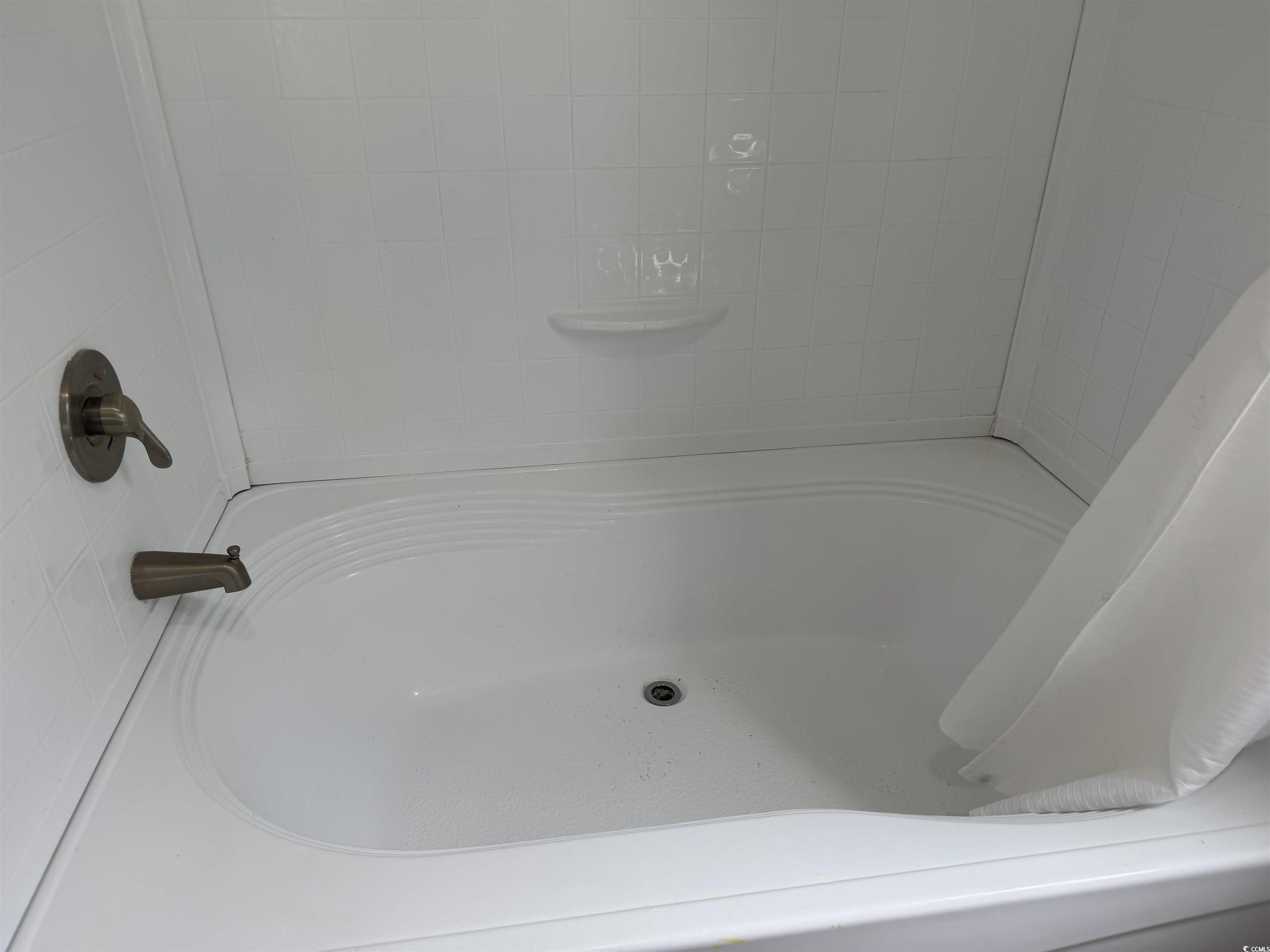 42 Hollywood Ave. Property Photo 11