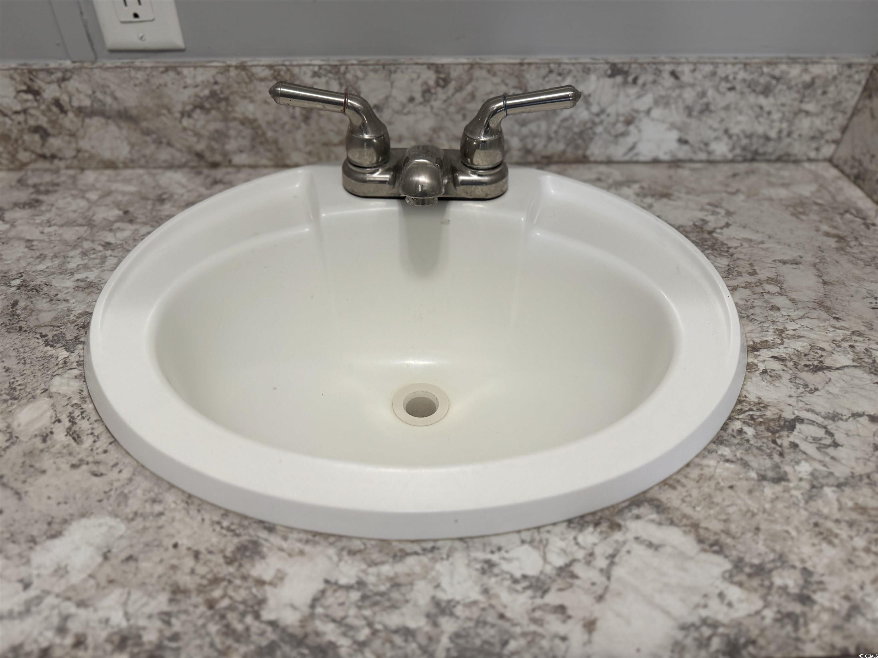 42 Hollywood Ave. Property Photo 12