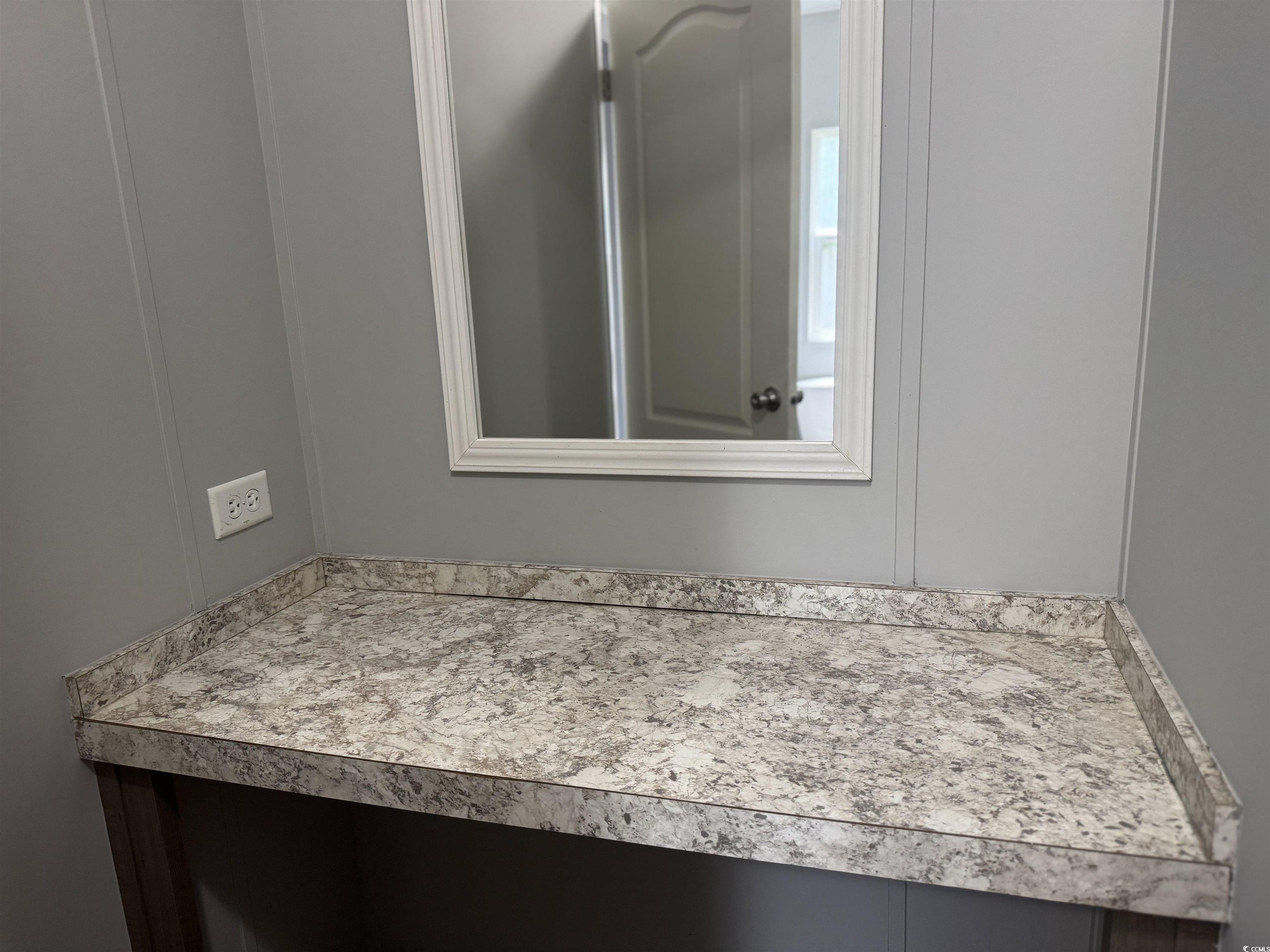 42 Hollywood Ave. Property Photo 13