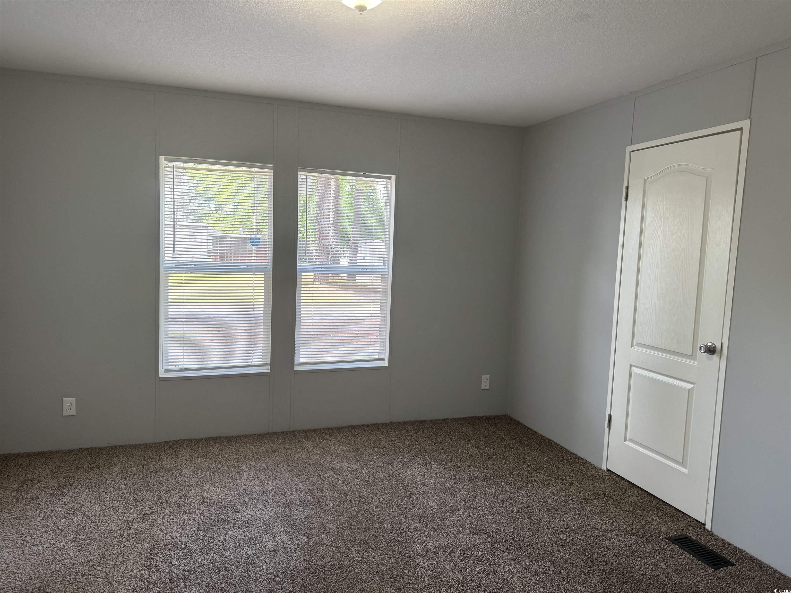 42 Hollywood Ave. Property Photo 14