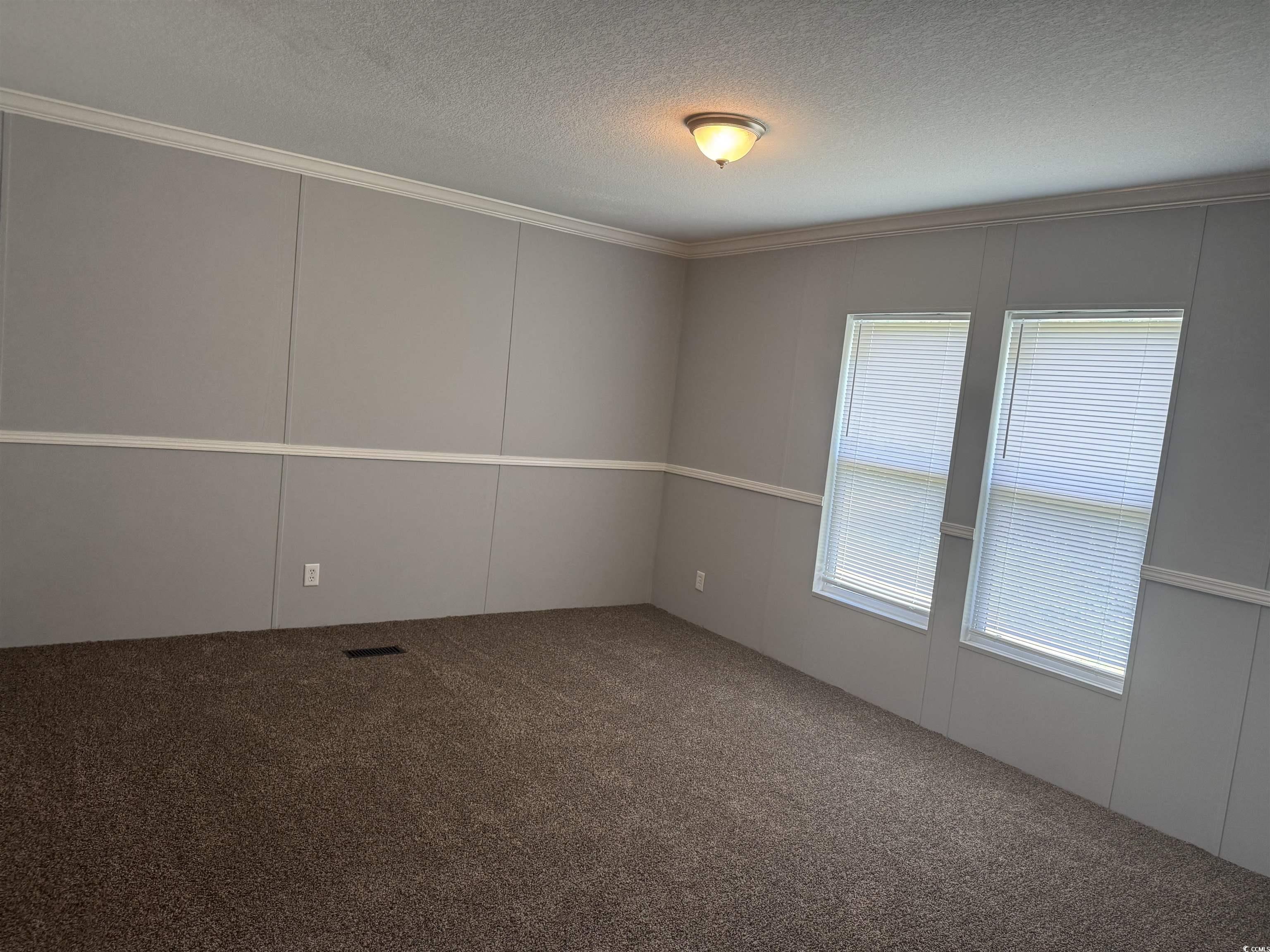 42 Hollywood Ave. Property Photo 15