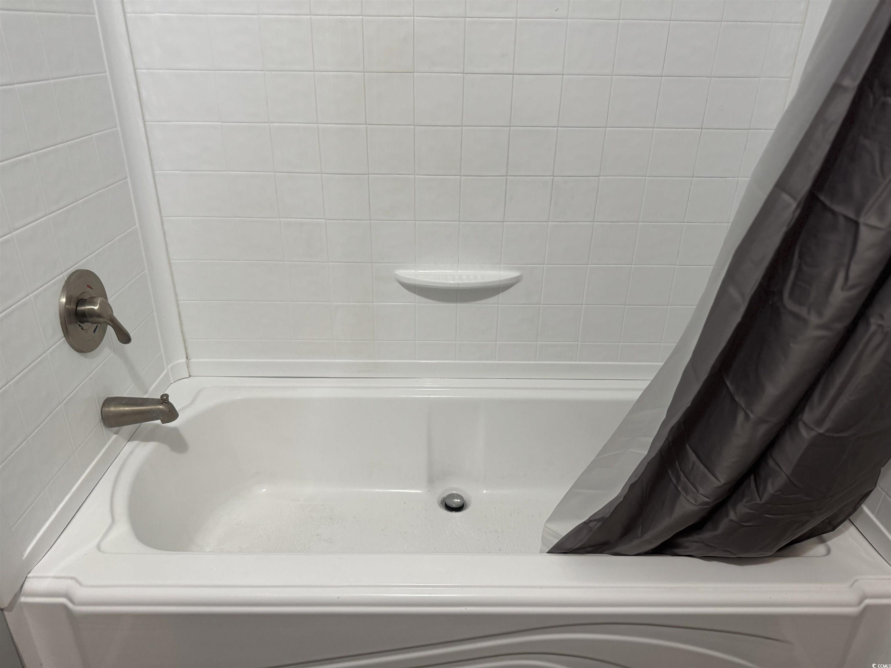 42 Hollywood Ave. Property Photo 17