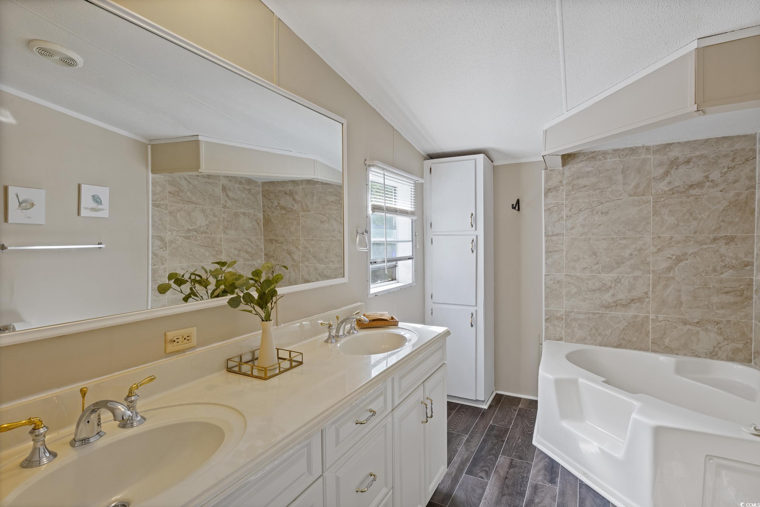 8404 Bloomwood Dr. Property Photo 17