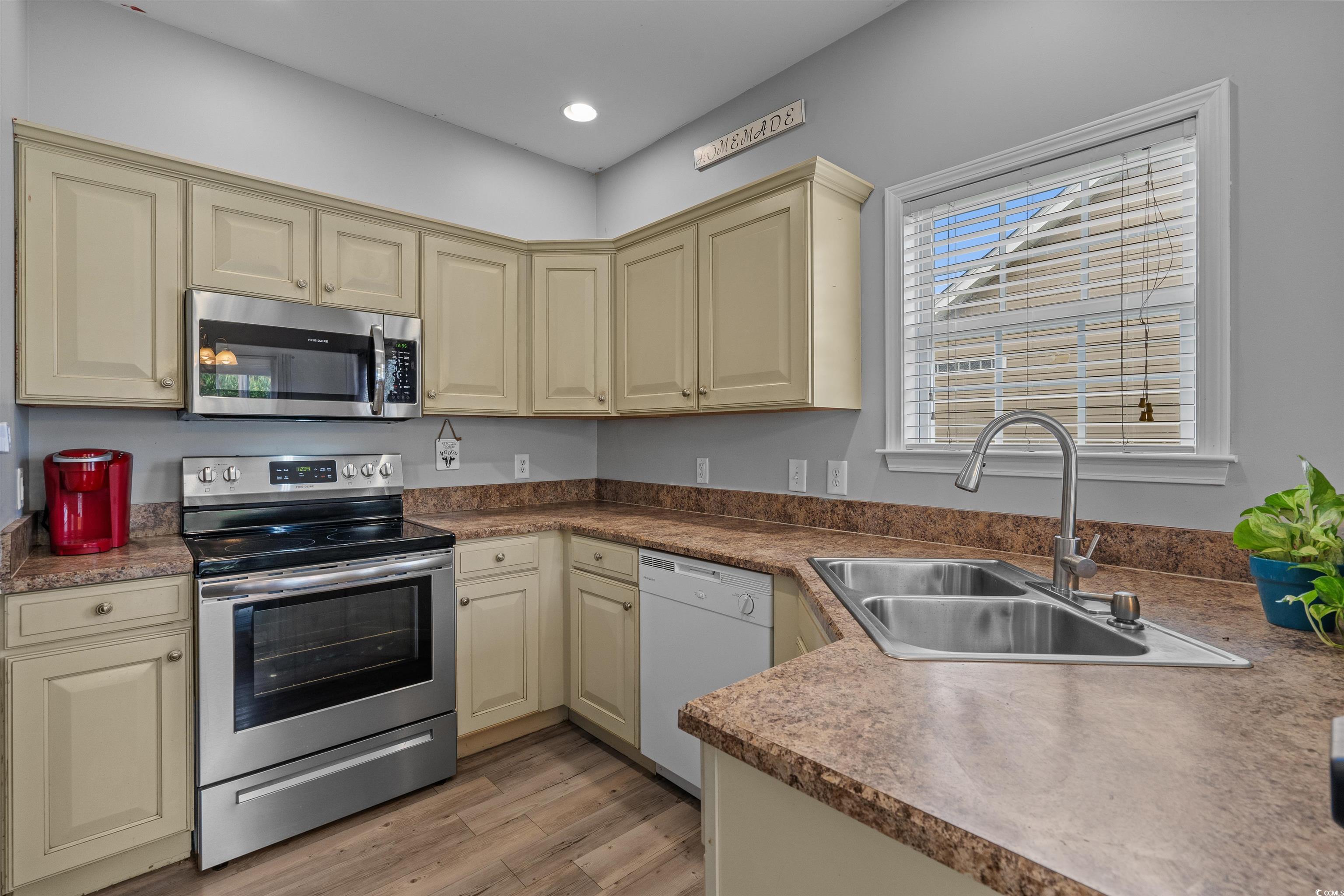 227 Hickory Springs Ct. Property Photo 9