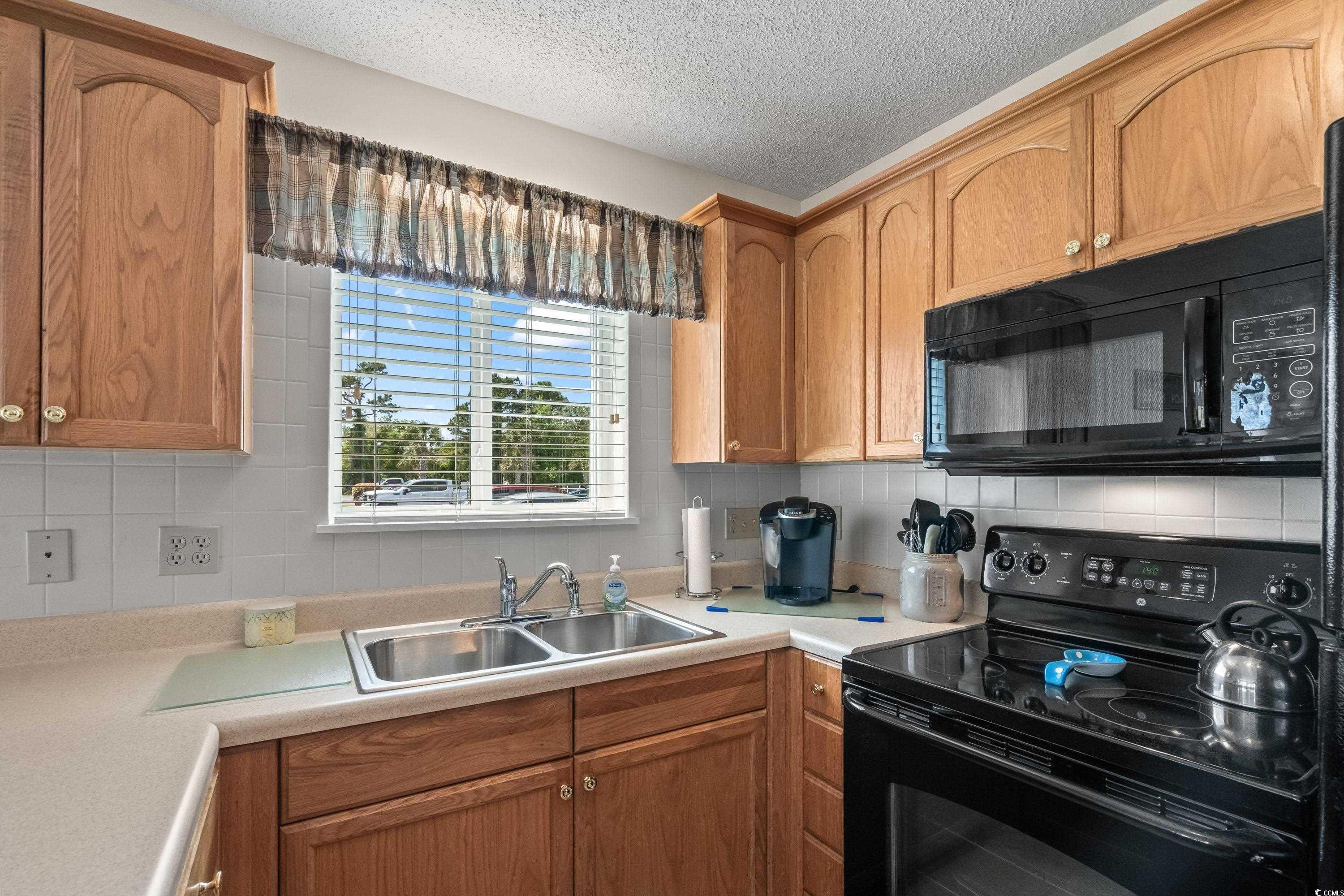 1880 Auburn Ln. Property Photo 15
