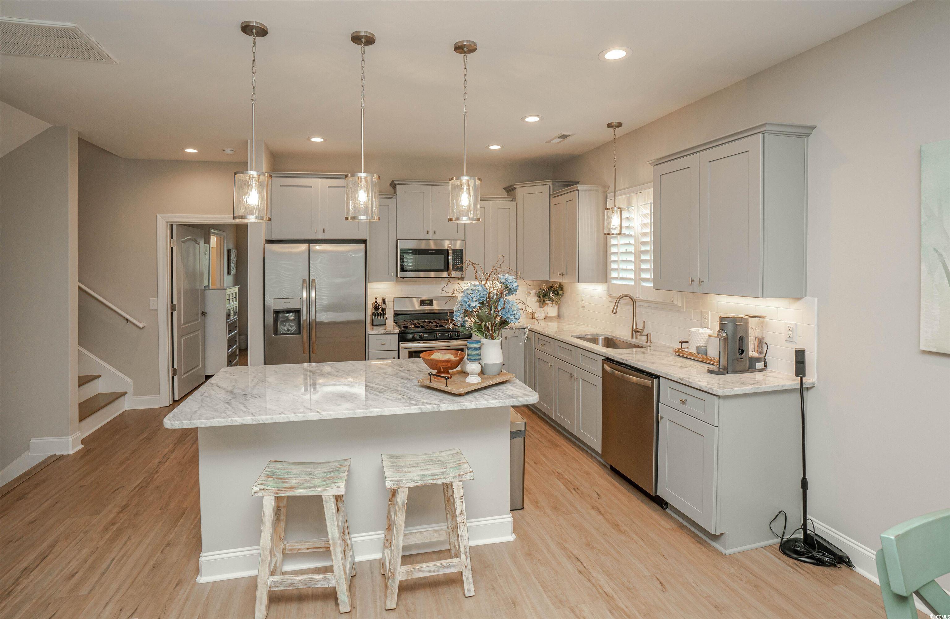 220 Gloucester Way Property Photo 6