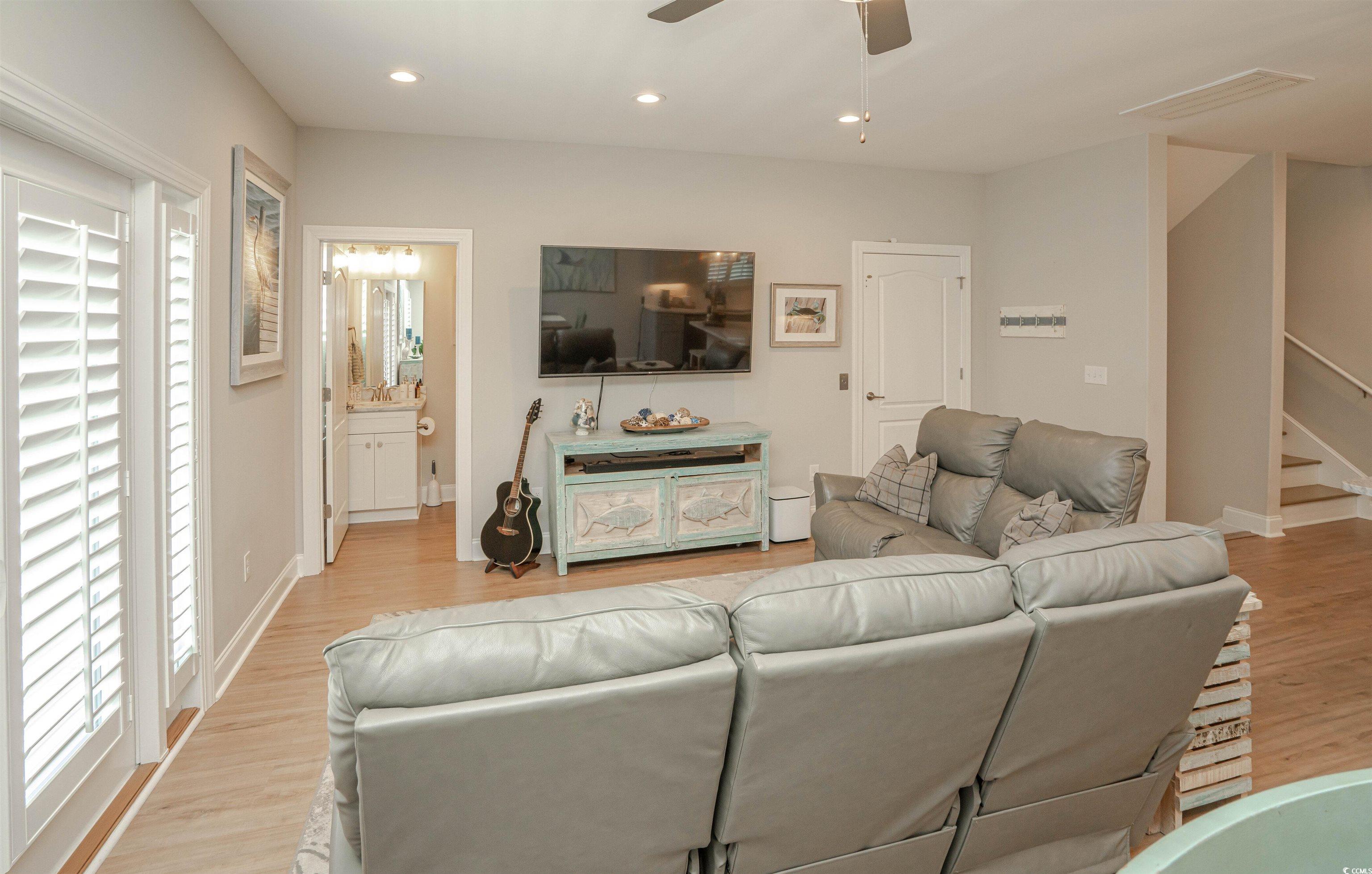 220 Gloucester Way Property Photo 15