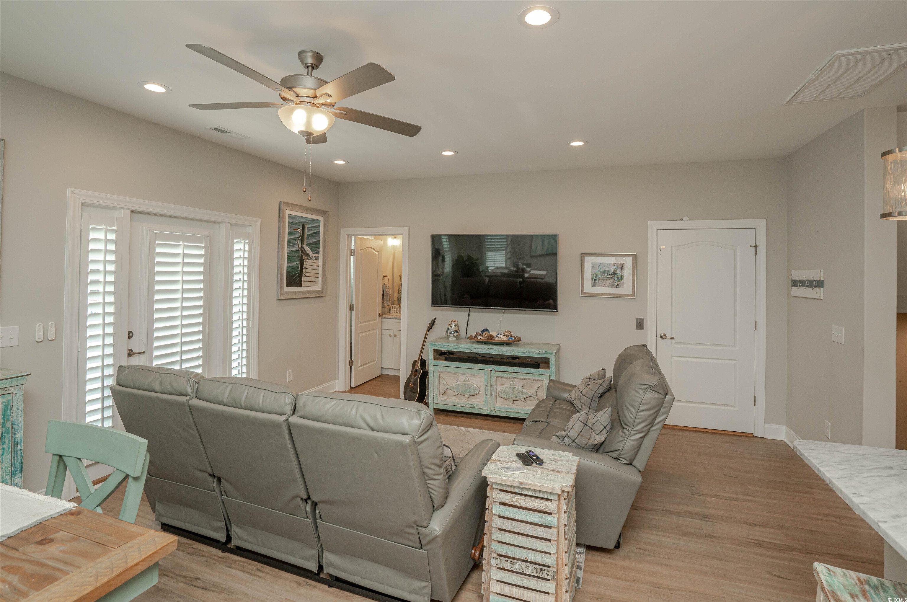 220 Gloucester Way Property Photo 16