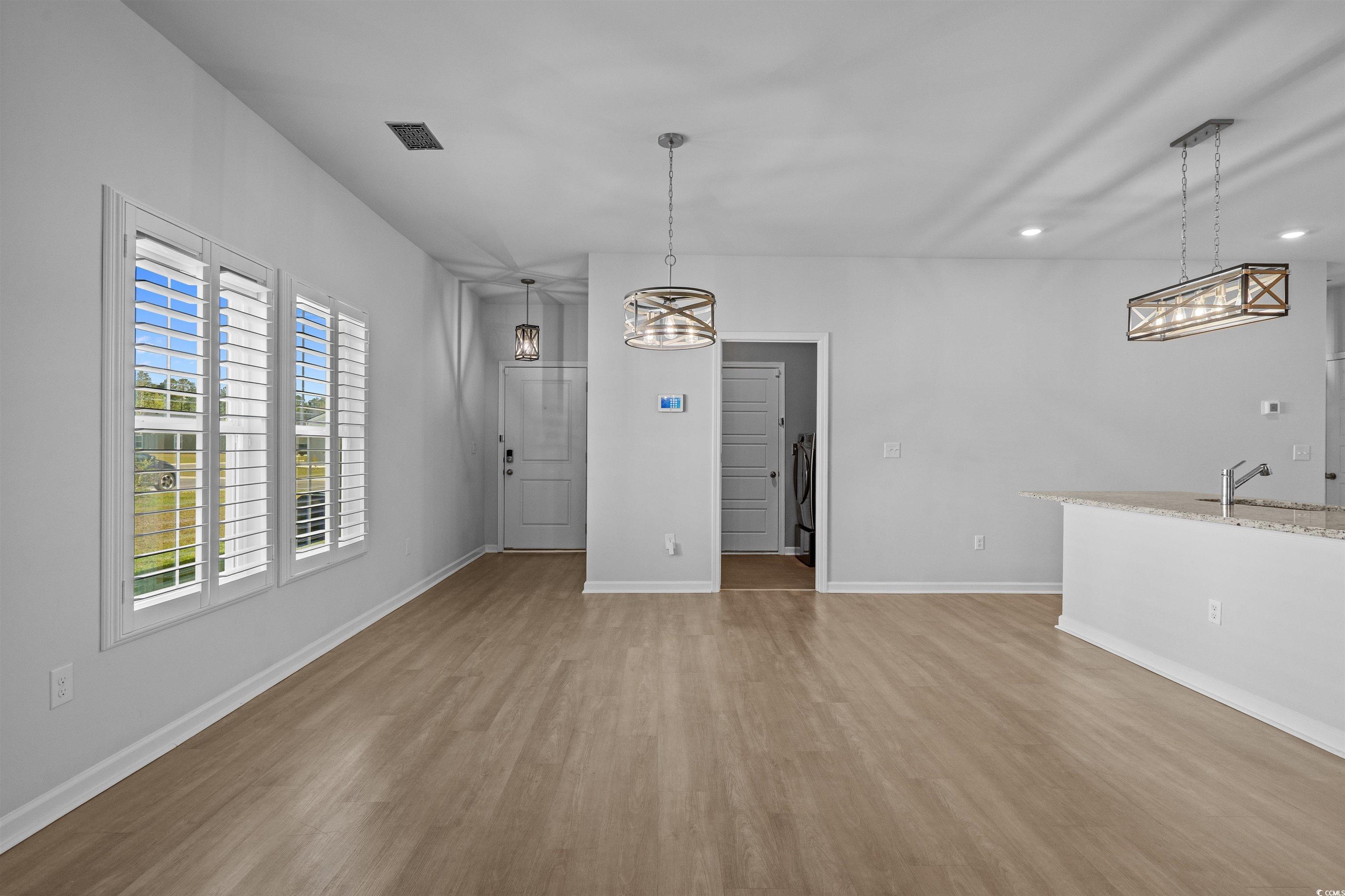 181 Saddle St Property Photo 5