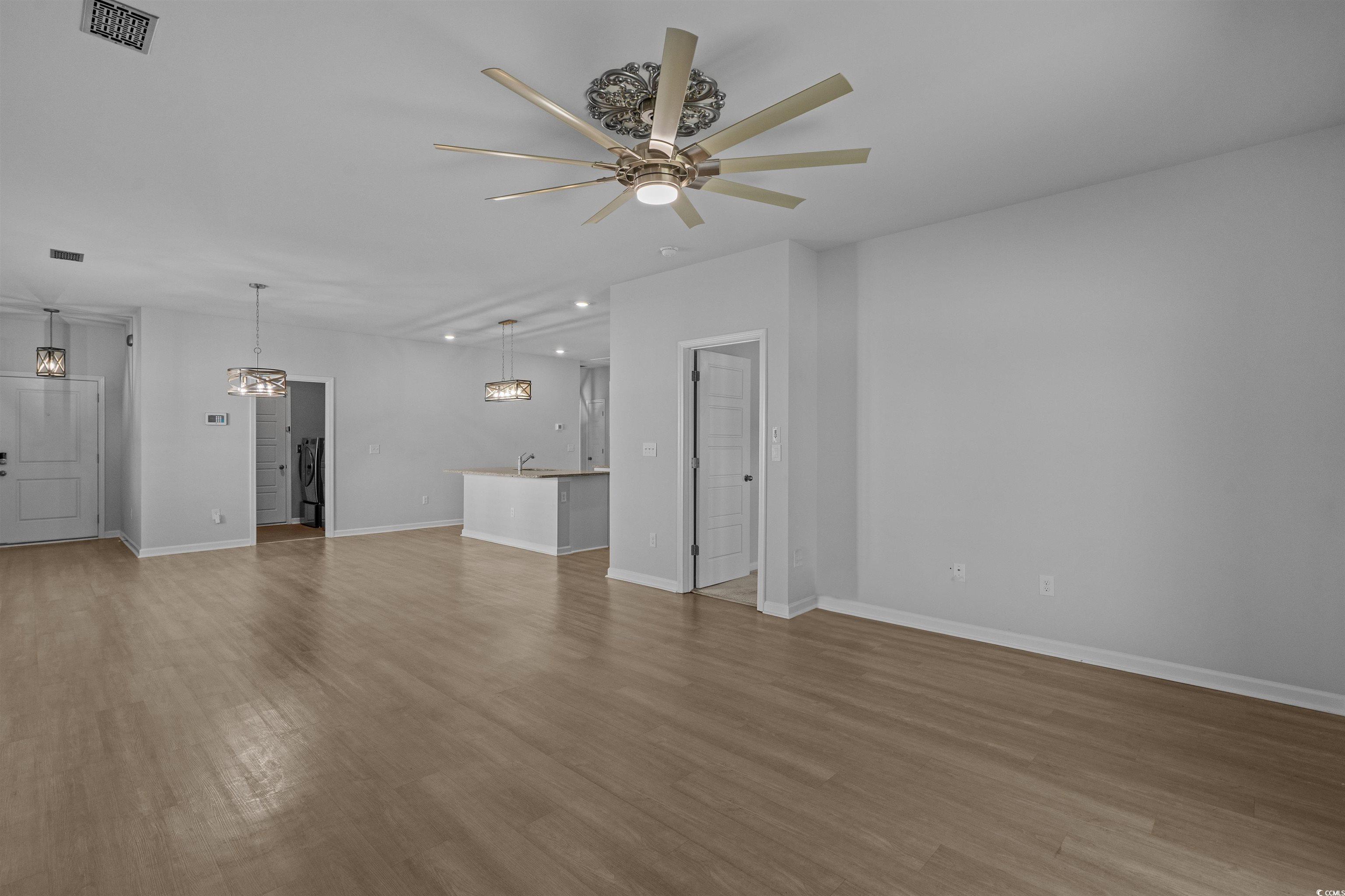 181 Saddle St Property Photo 6