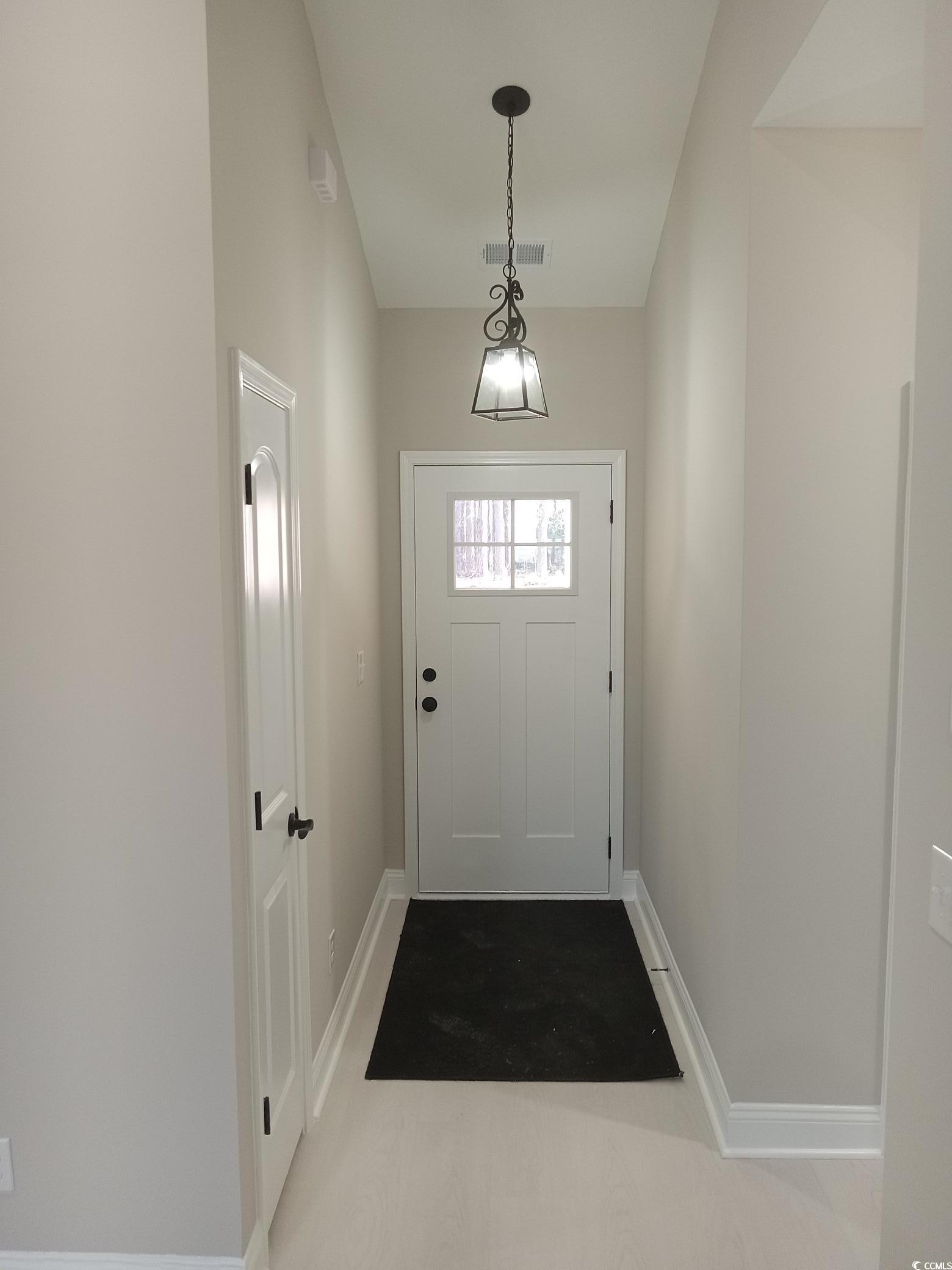 525 Vineland Dr Property Photo 4