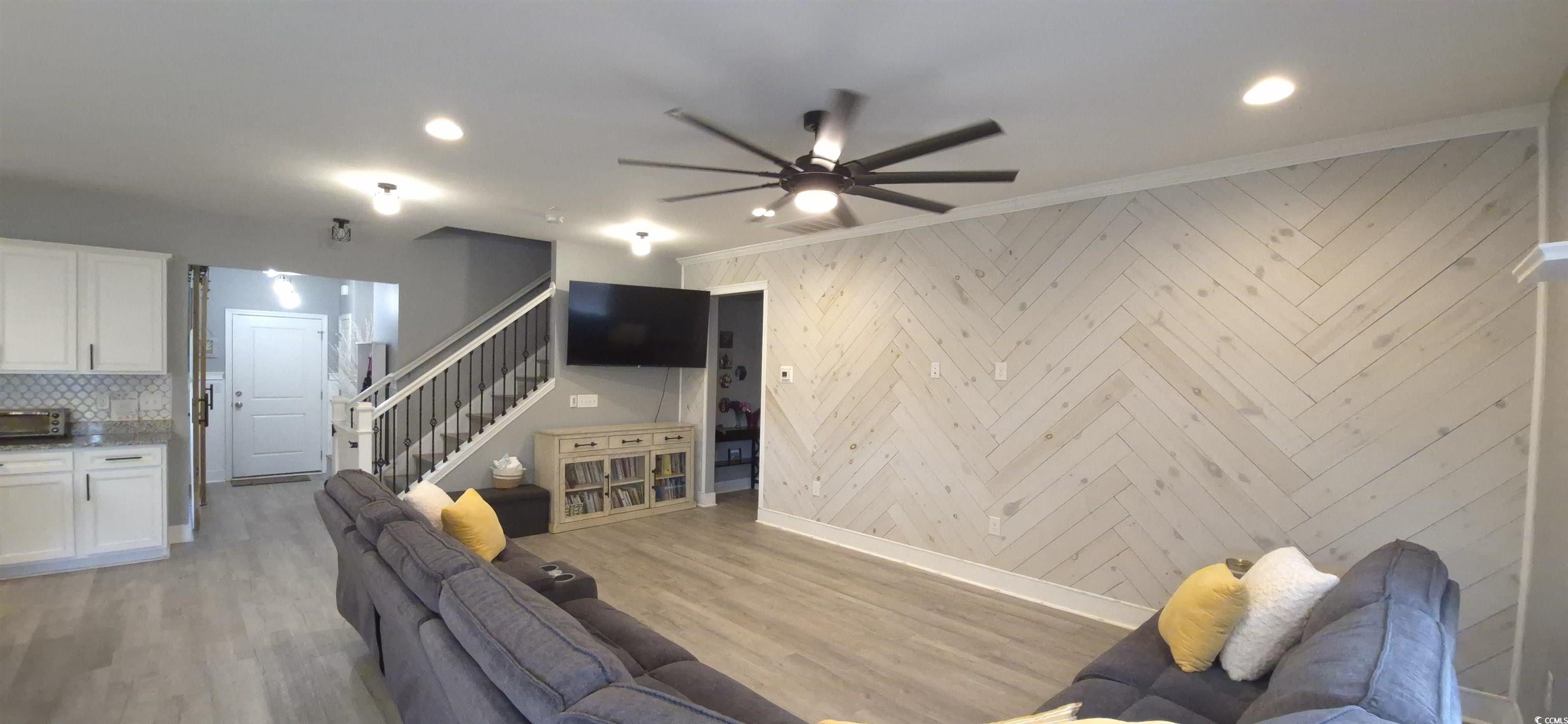 897 Wild Leaf Loop Property Photo 5