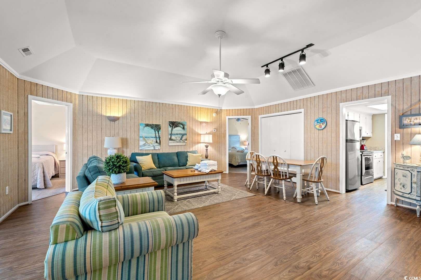 9500 Queens Ct. Property Photo 3