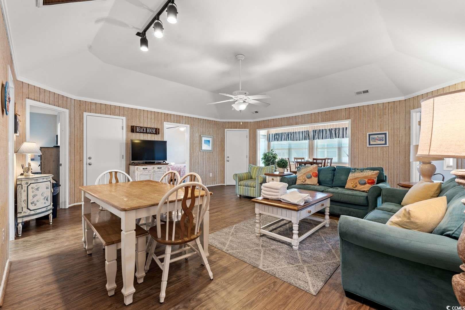 9500 Queens Ct. Property Photo 5