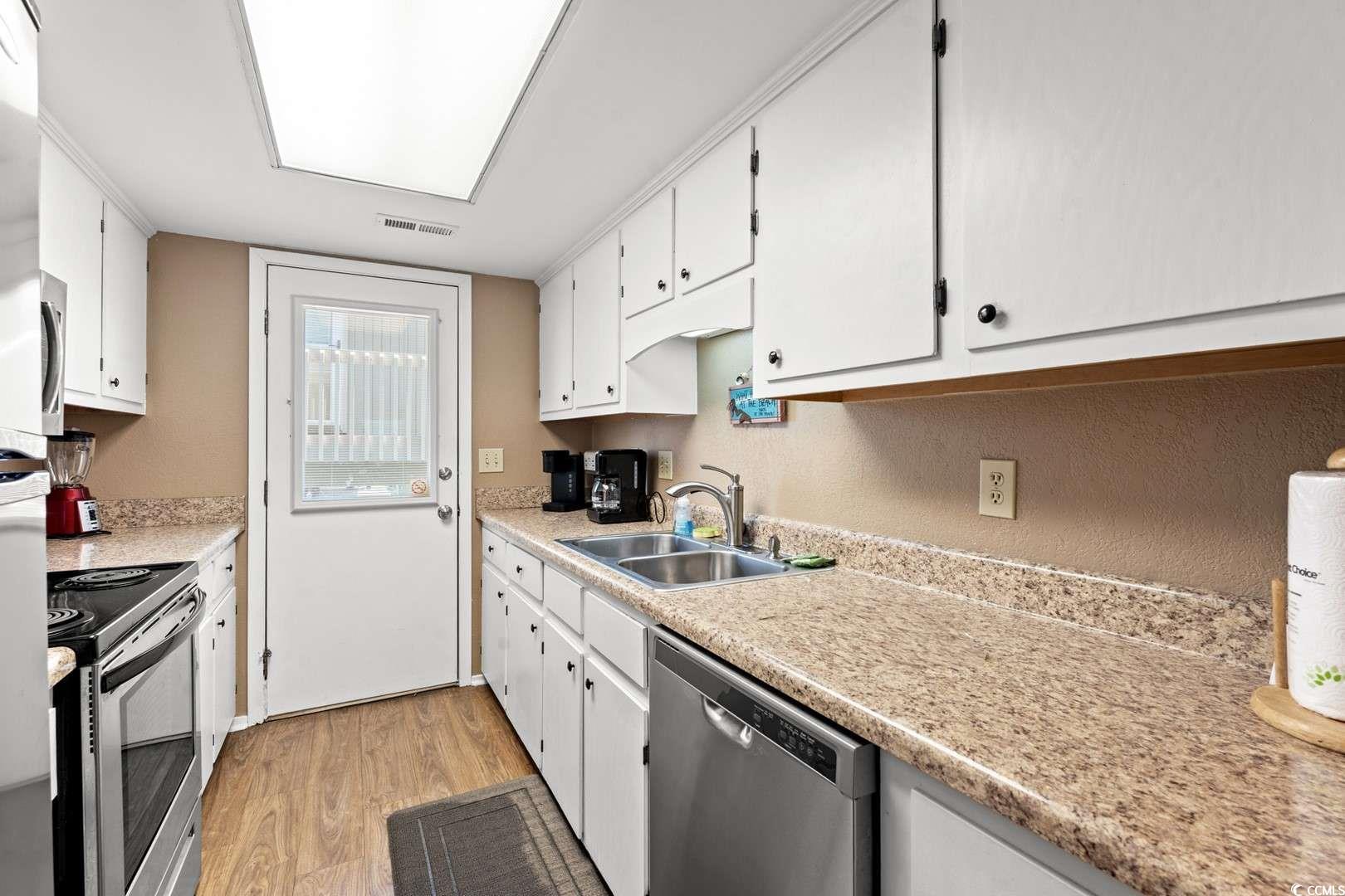 9500 Queens Ct. Property Photo 6